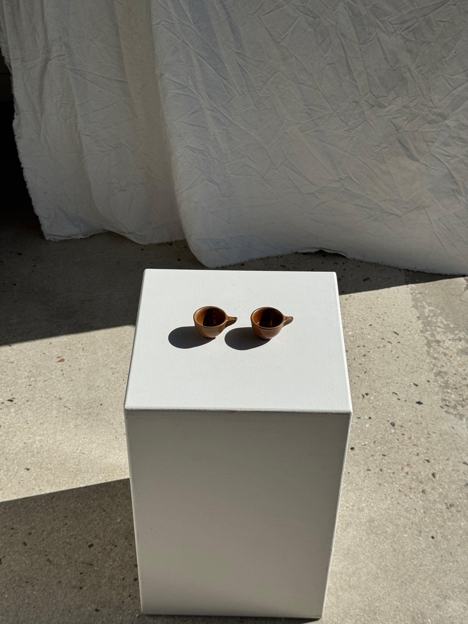 Paire de mini tasses en grès