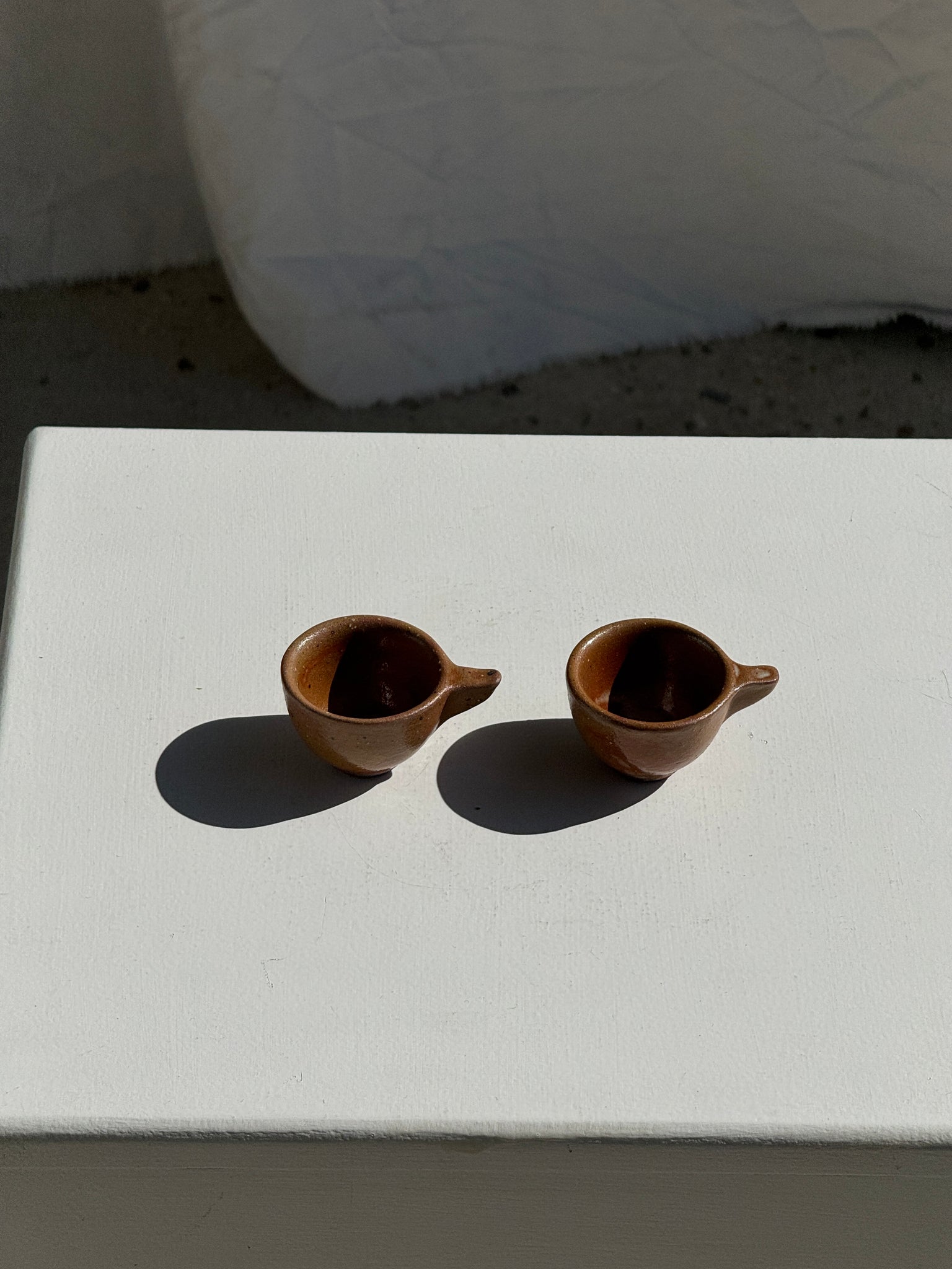 Paire de mini tasses en grès