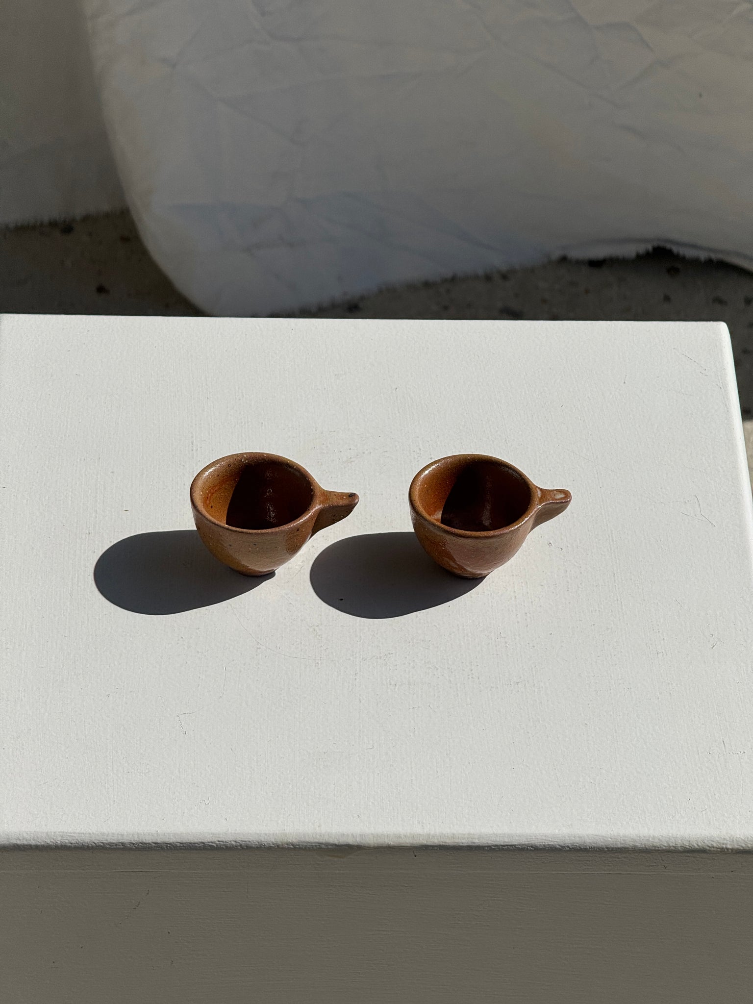 Paire de mini tasses en grès