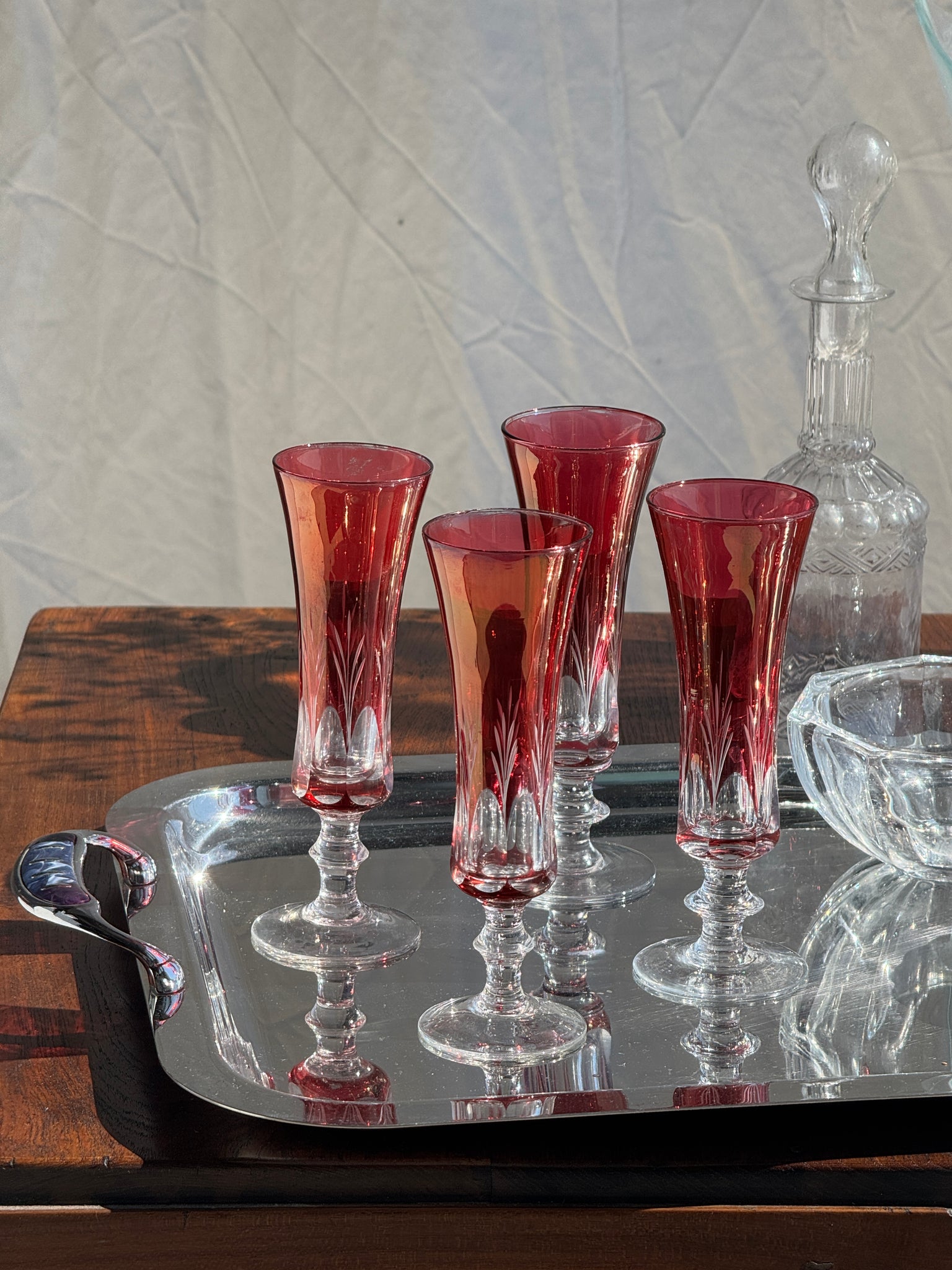 Lot de 4 petites flûtes à champagne en verre rouge H15,6