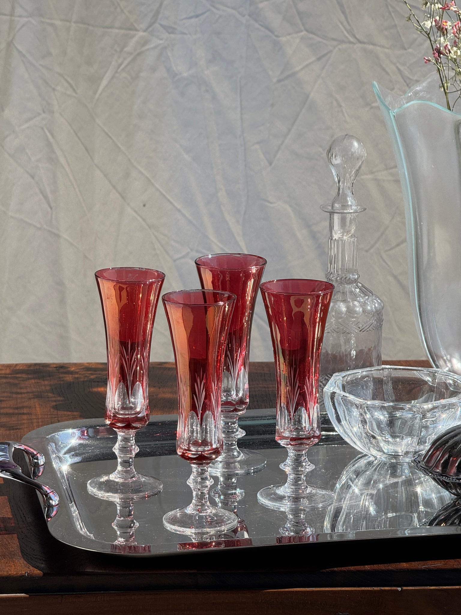 Lot de 4 petites flûtes à champagne en verre rouge H15,6