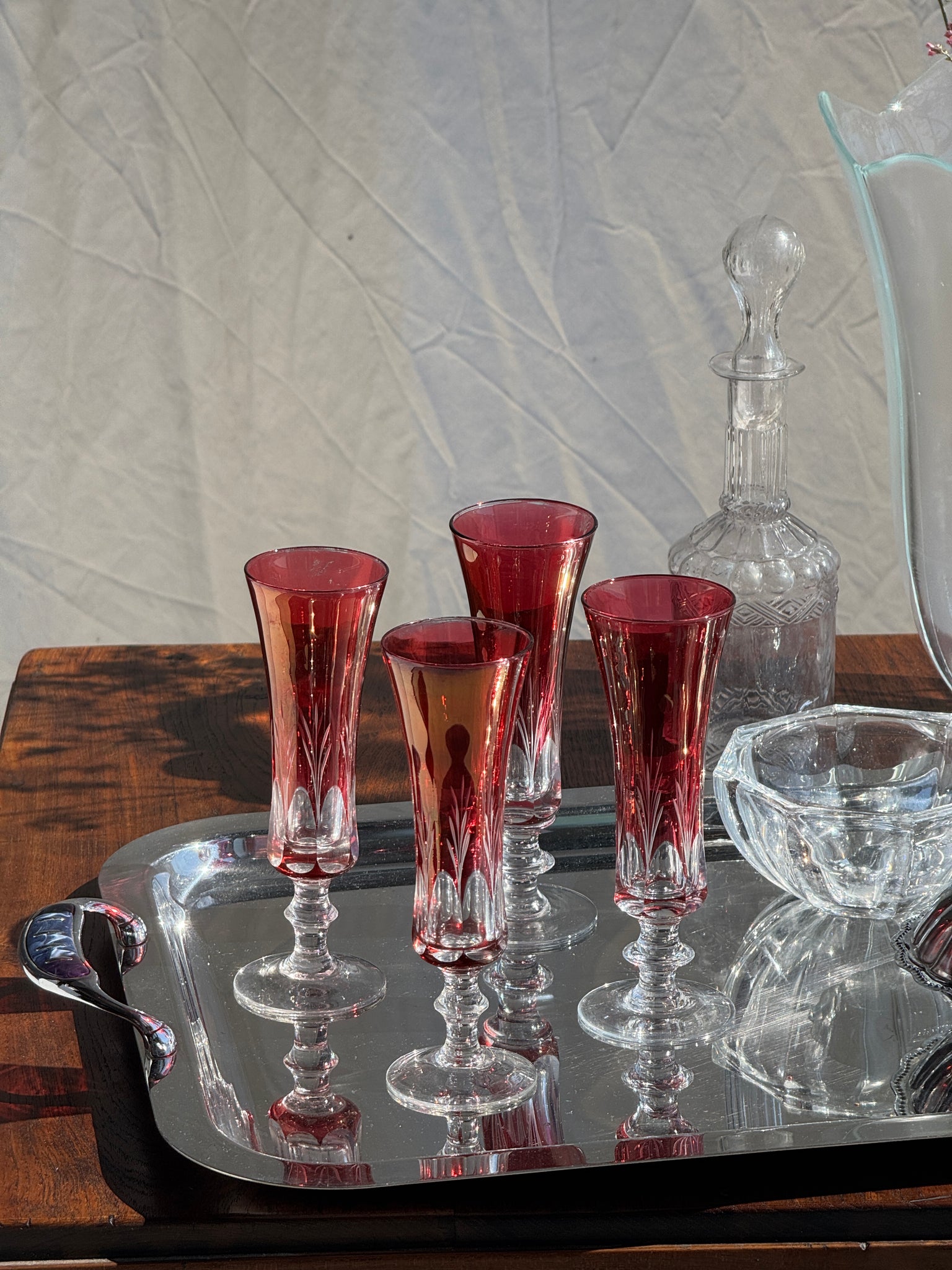 Lot de 4 petites flûtes à champagne en verre rouge H15,6