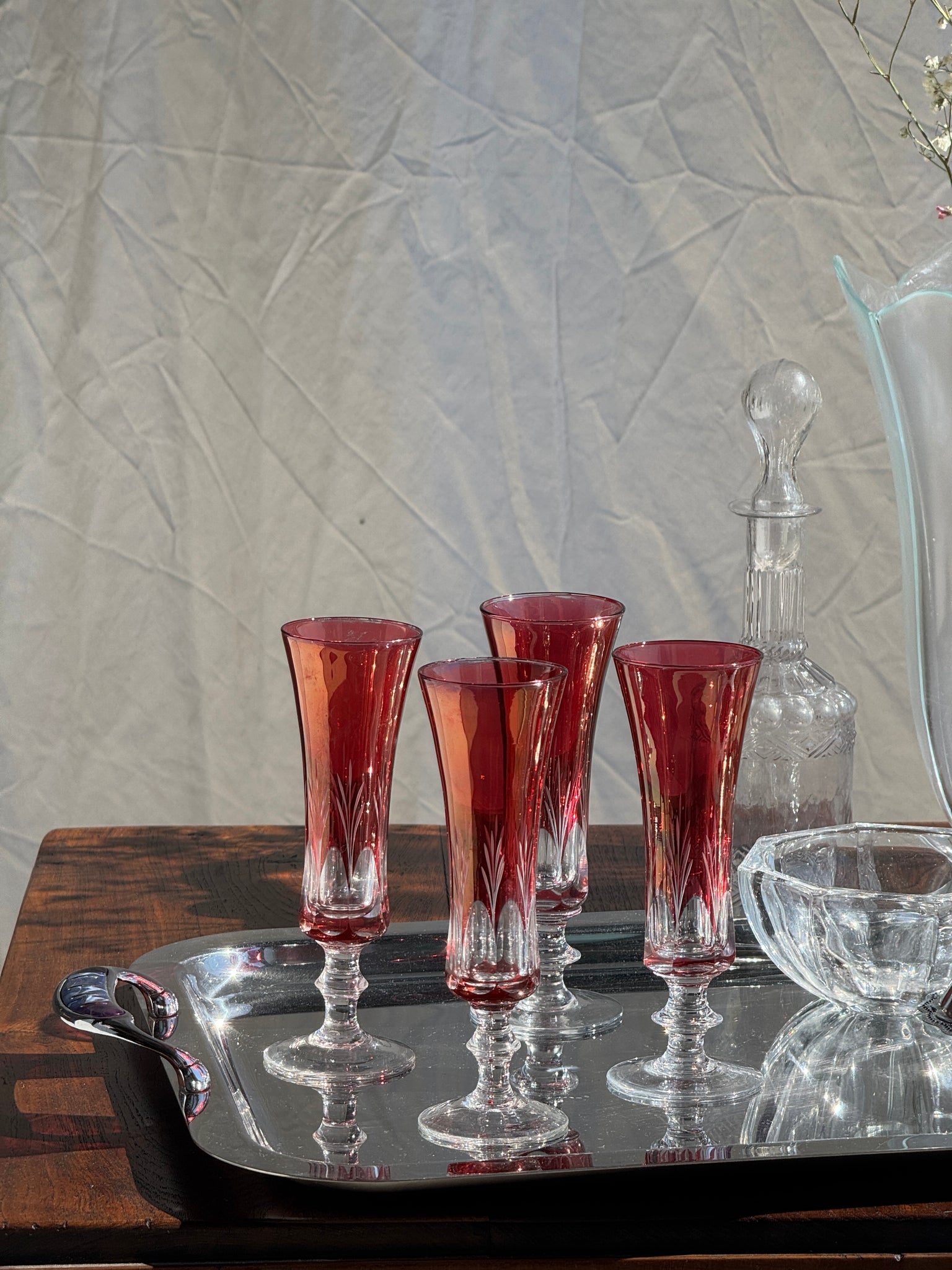 Lot de 4 petites flûtes à champagne en verre rouge H15,6