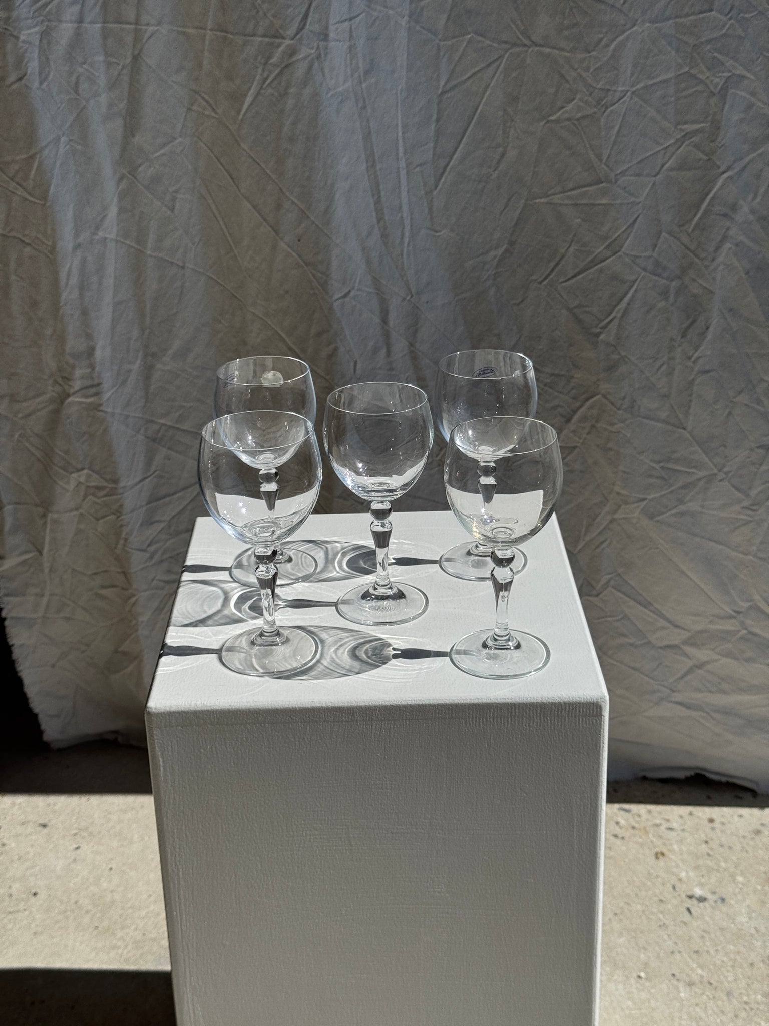 Lot de 5 verres à vin en cristal de bohème pied boule H16