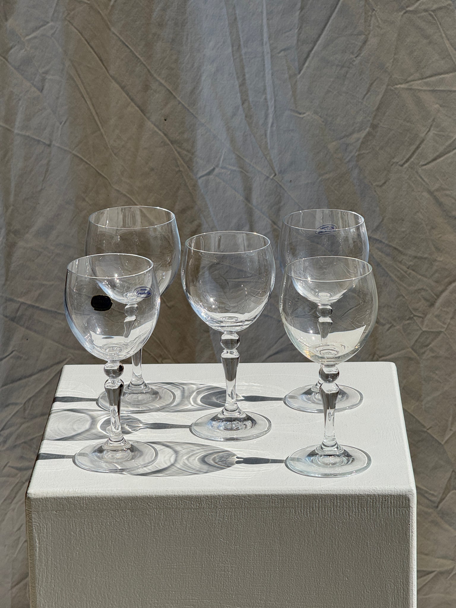 Lot de 5 verres à vin en cristal de bohème pied boule H16