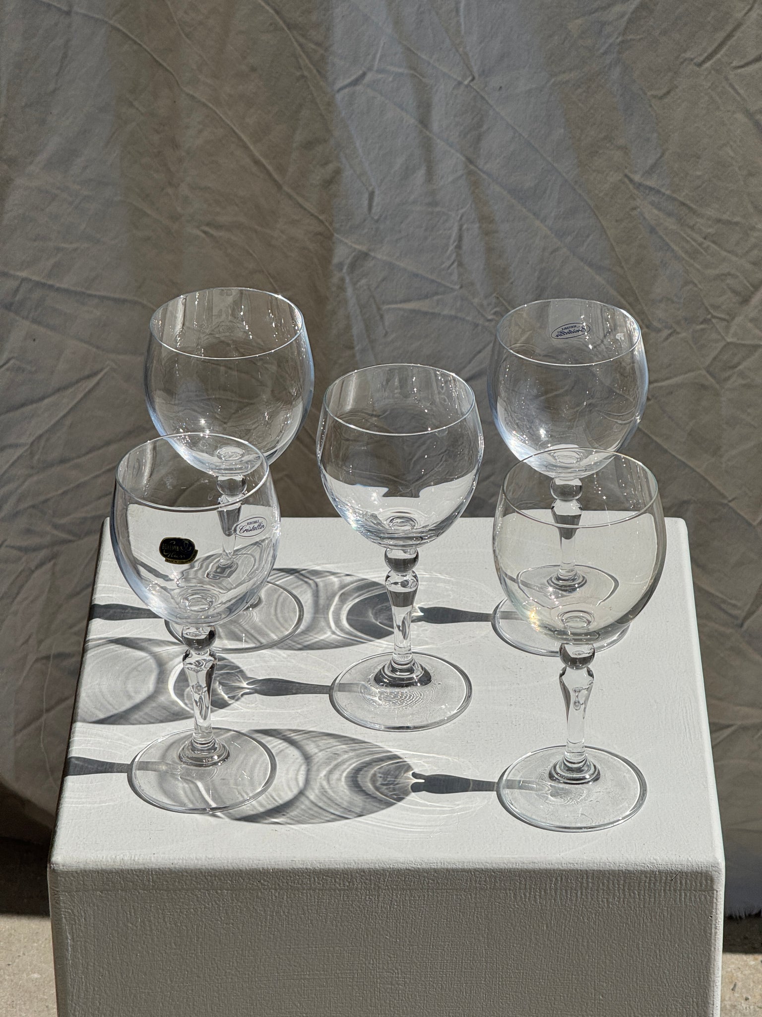Lot de 5 verres à vin en cristal de bohème pied boule H16