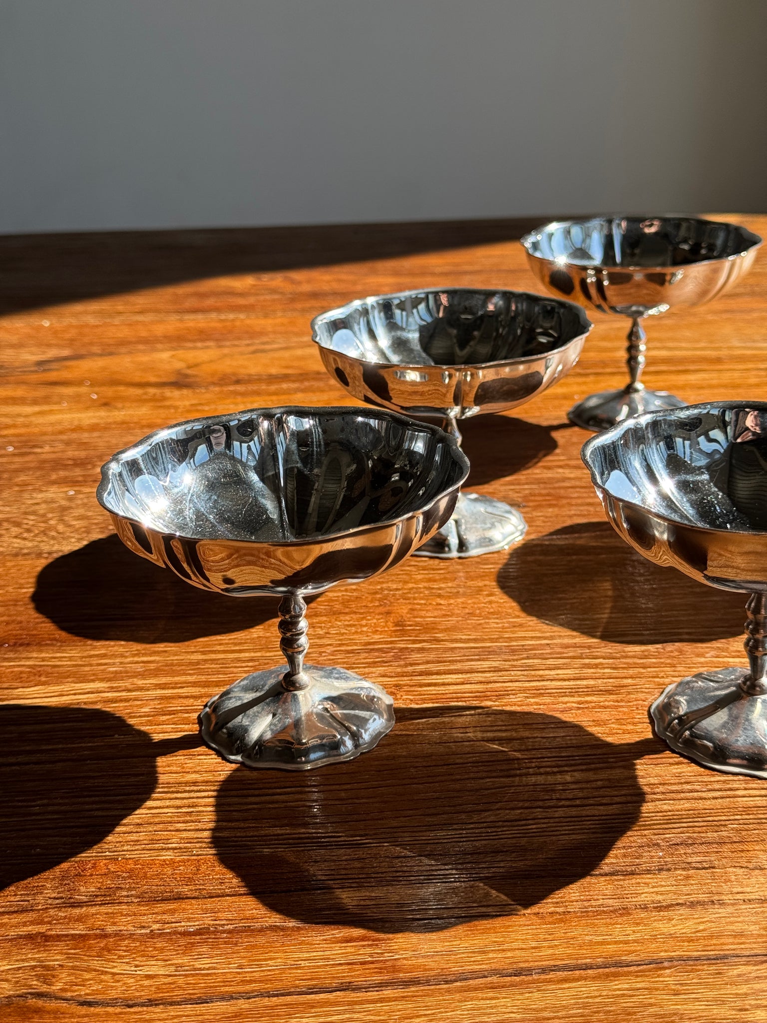 Lot de 6 coupes à glace en métal sur pied en forme de fleur