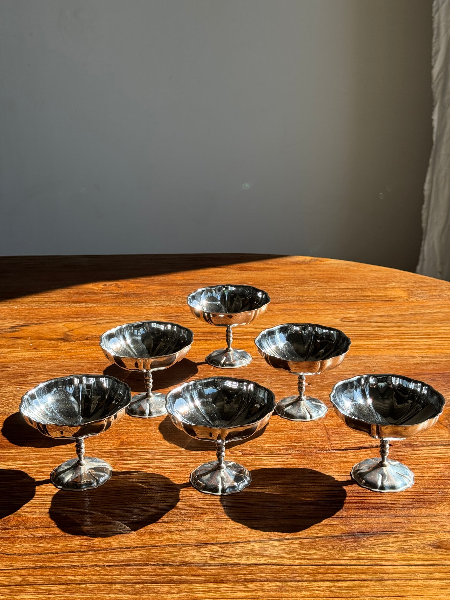 Lot de 6 coupes à glace en métal sur pied en forme de fleur