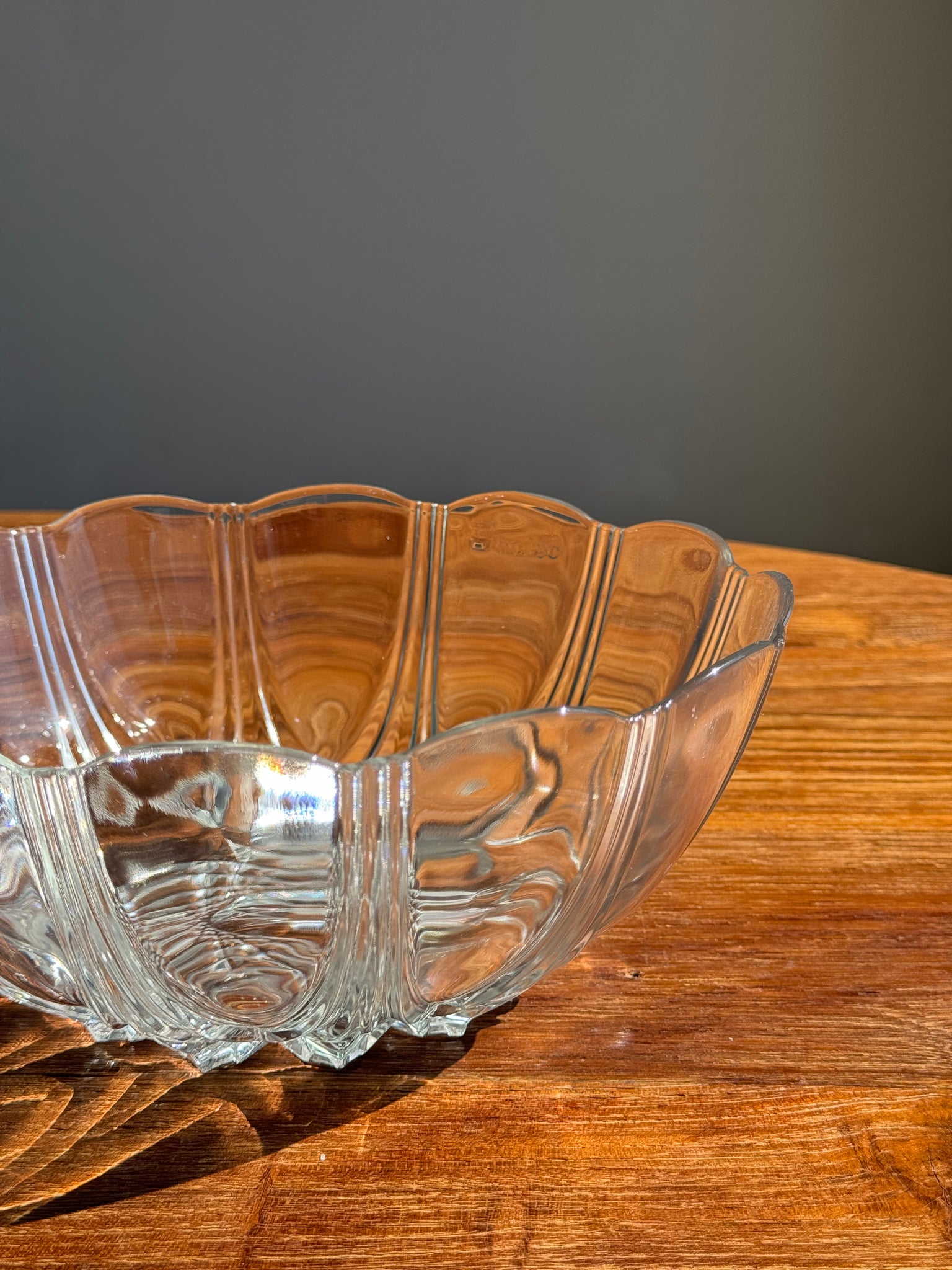 Petit saladier vintage en verre Arcoroc Codec à motifs de pétales stylisés D24