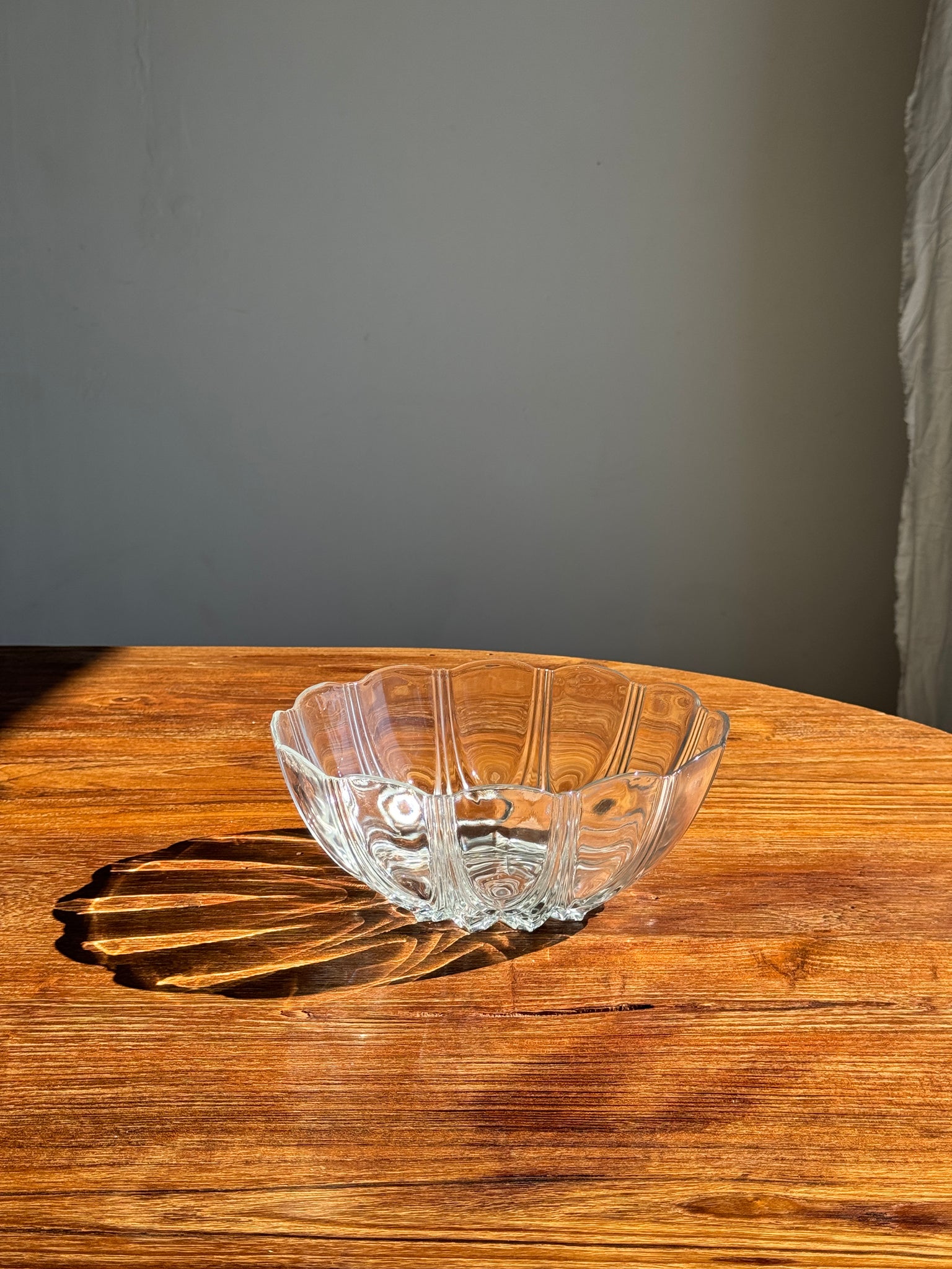 Petit saladier vintage en verre Arcoroc Codec à motifs de pétales stylisés D24