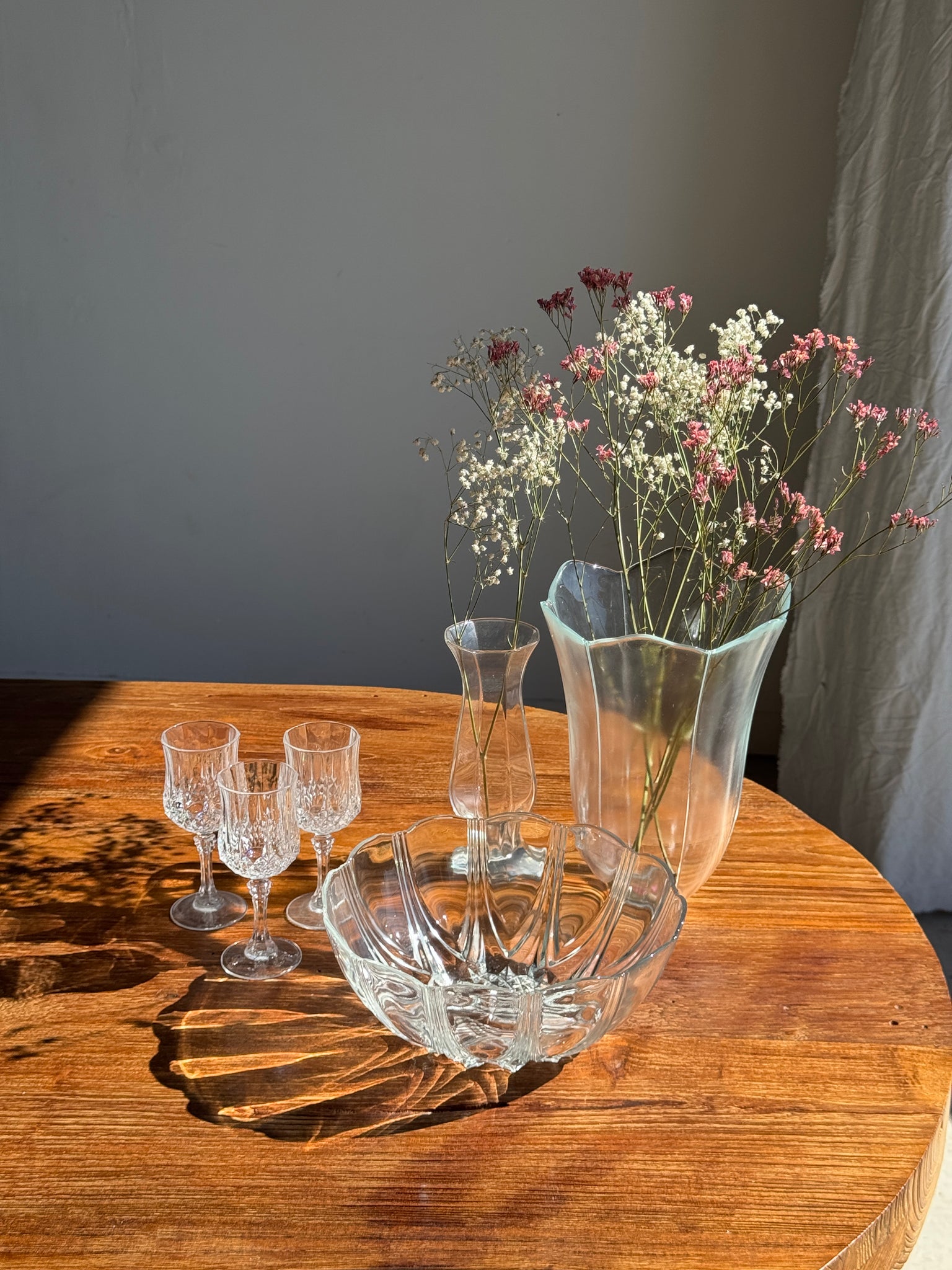 Petit saladier vintage en verre Arcoroc Codec à motifs de pétales stylisés D24