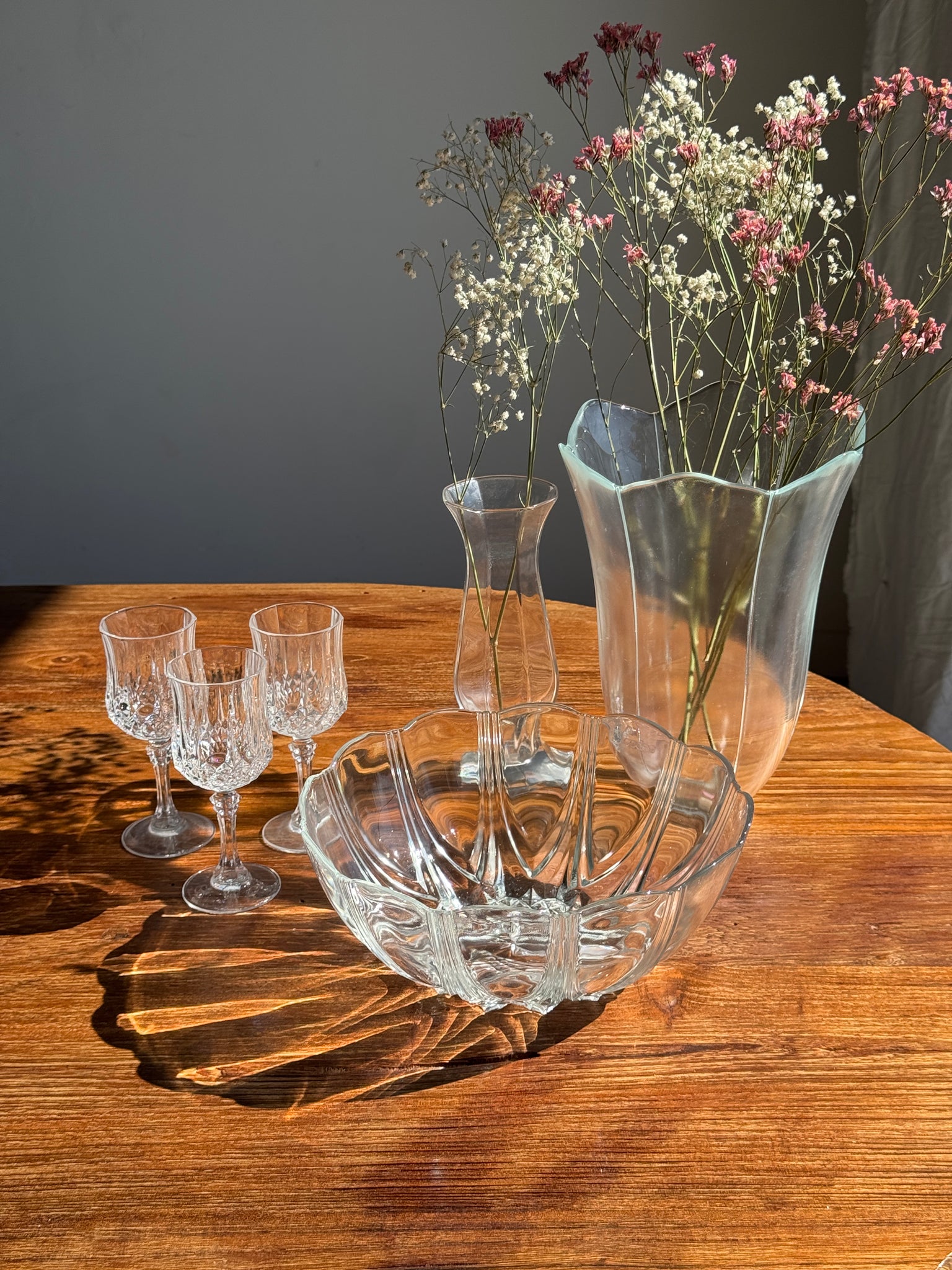 Petit saladier vintage en verre Arcoroc Codec à motifs de pétales stylisés D24