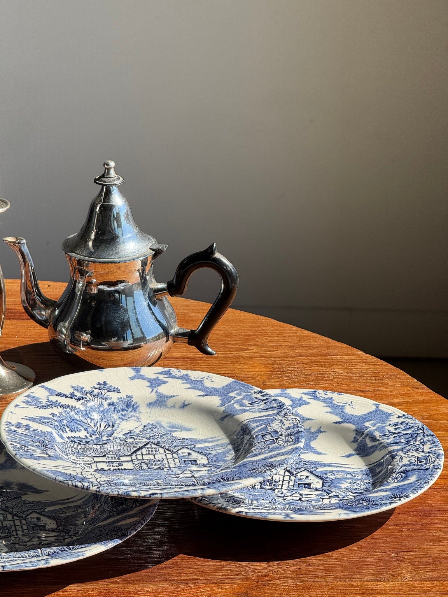 Lot de 5 assiettes anglaises bleues D23
