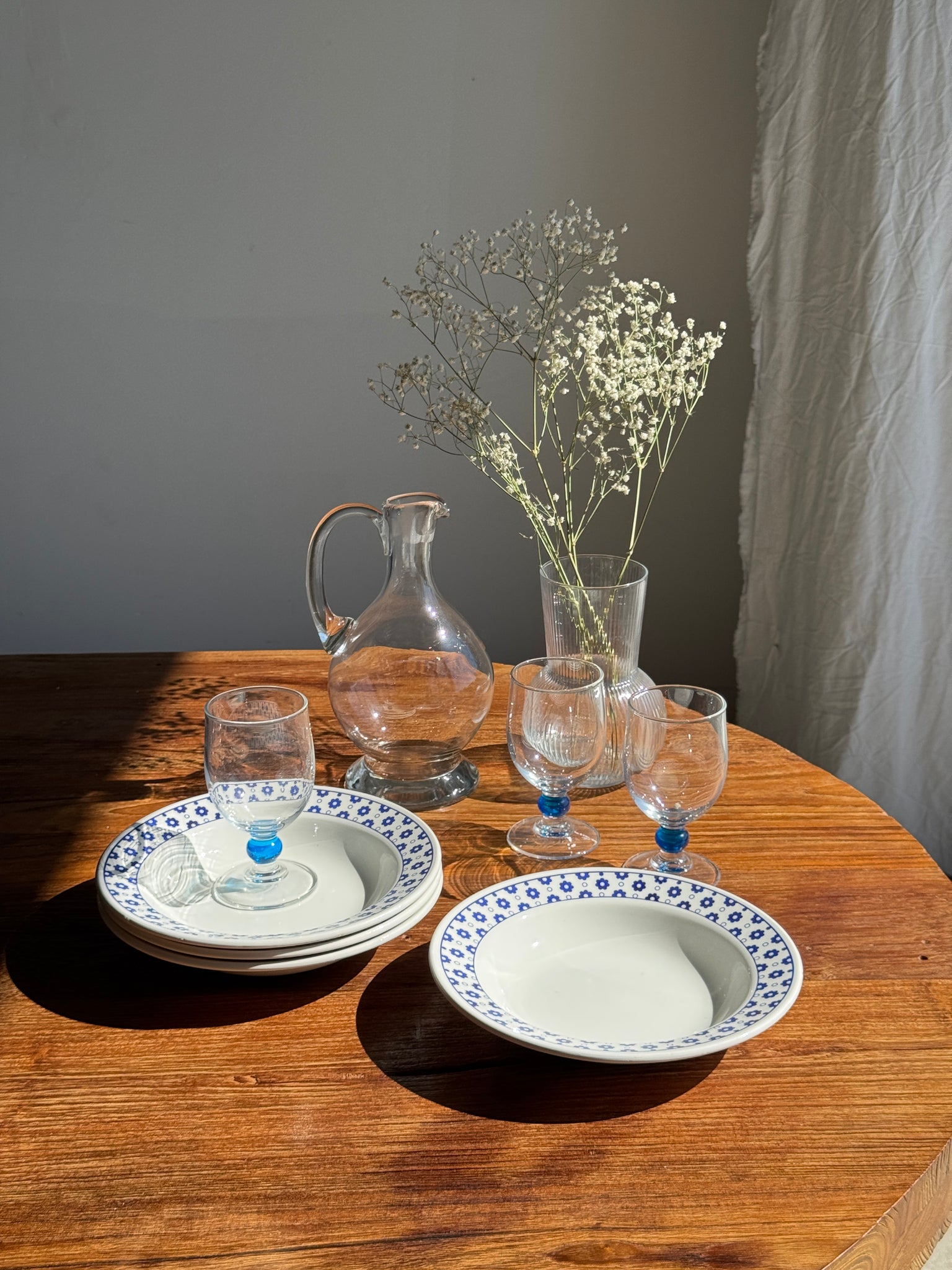Lot de 4 assiettes creuses vintage à frises de fleurs bleues D22,5