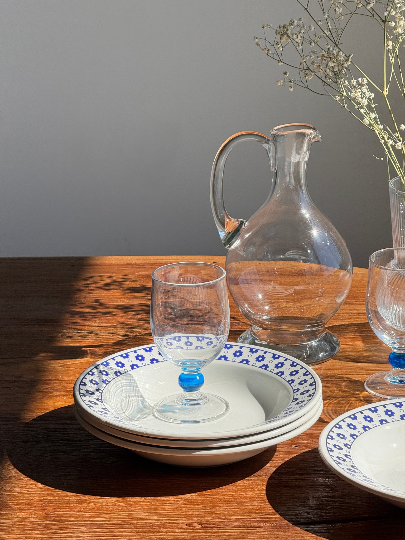 Lot de 4 assiettes creuses vintage à frises de fleurs bleues D22,5