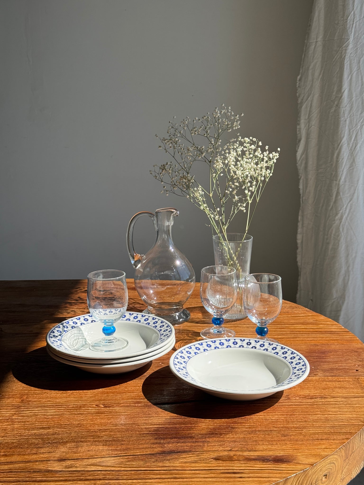 Lot de 4 assiettes creuses vintage à frises de fleurs bleues D22,5