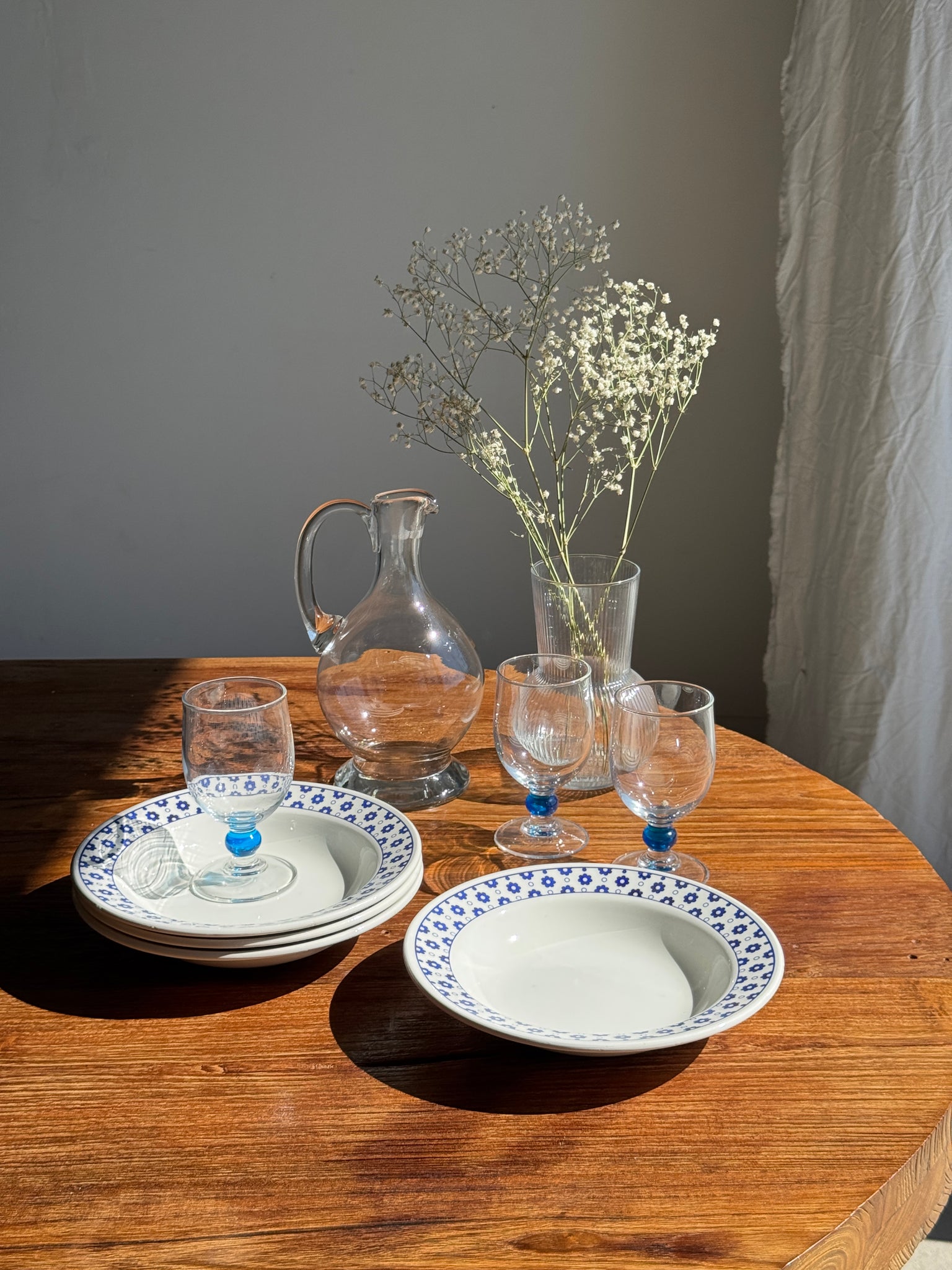 Lot de 4 assiettes creuses vintage à frises de fleurs bleues D22,5