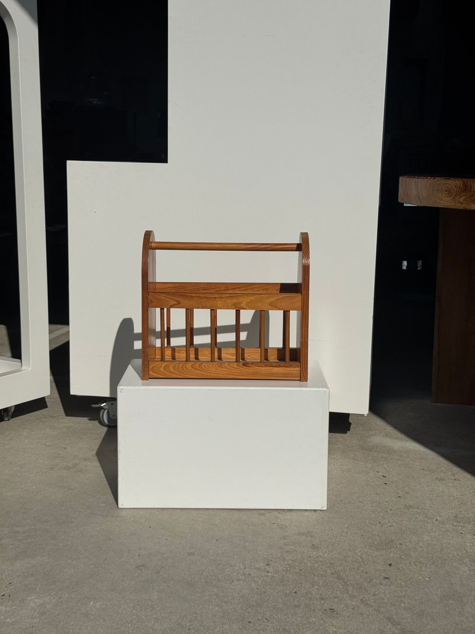 Porte-revue en pin 35x40