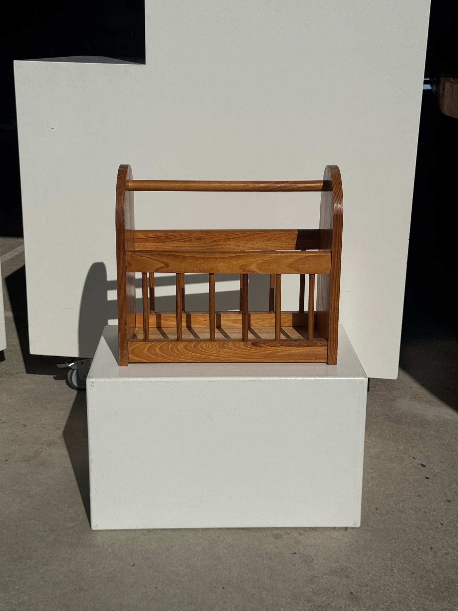 Porte-revue en pin 35x40