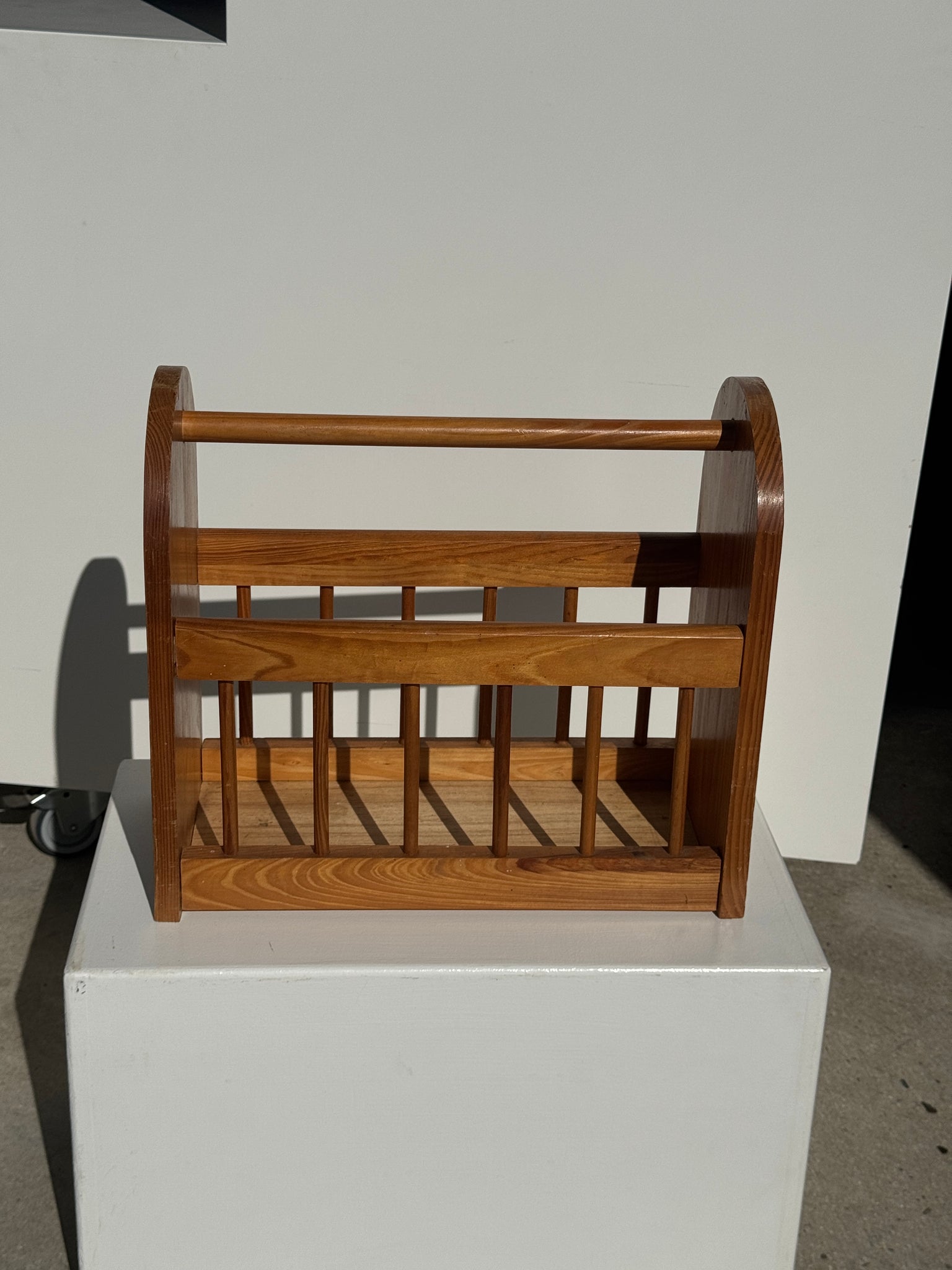 Porte-revue en pin 35x40