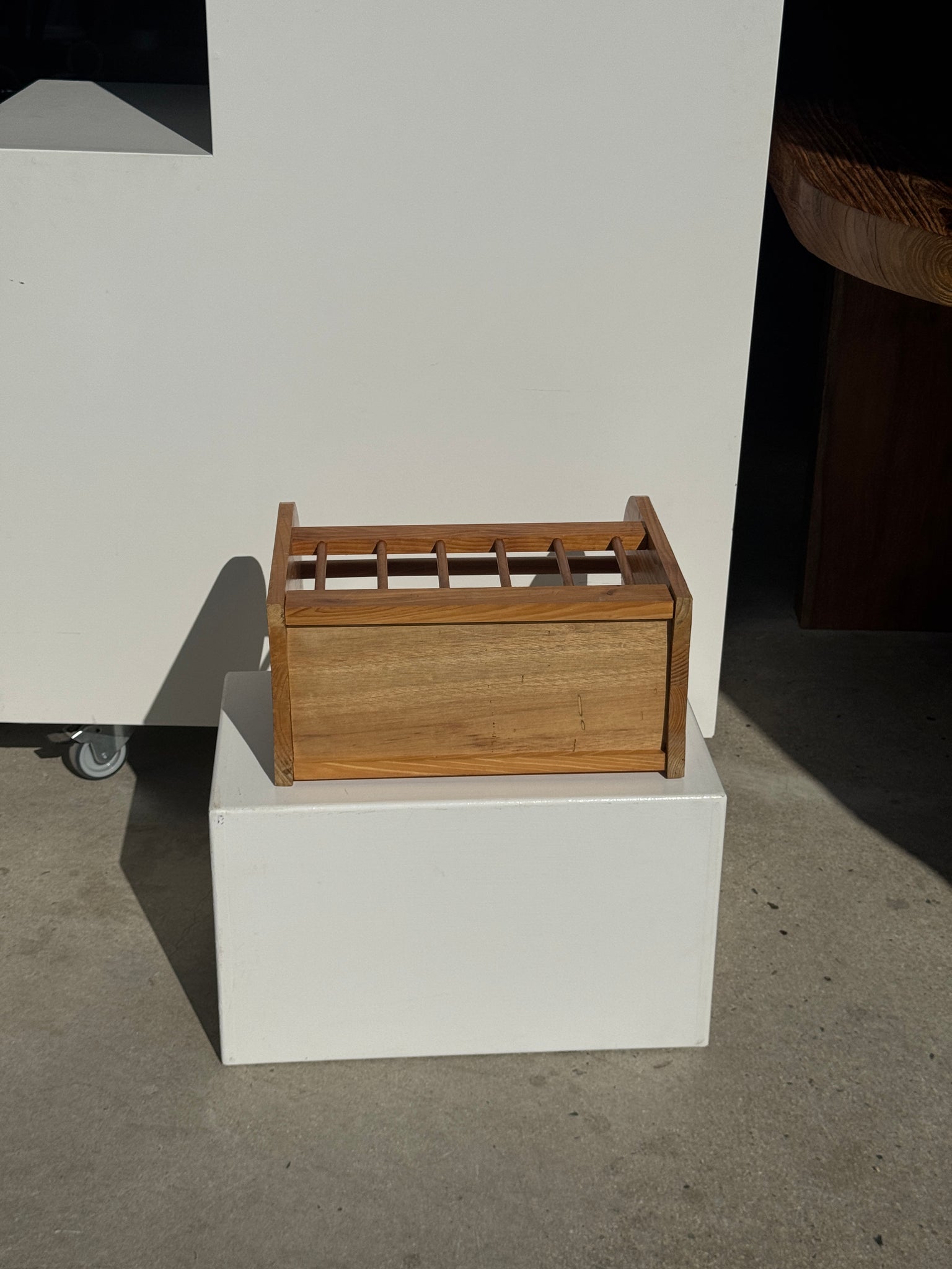 Porte-revue en pin 35x40