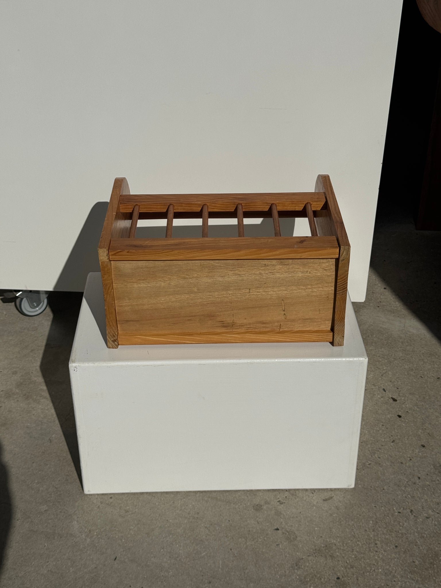 Porte-revue en pin 35x40