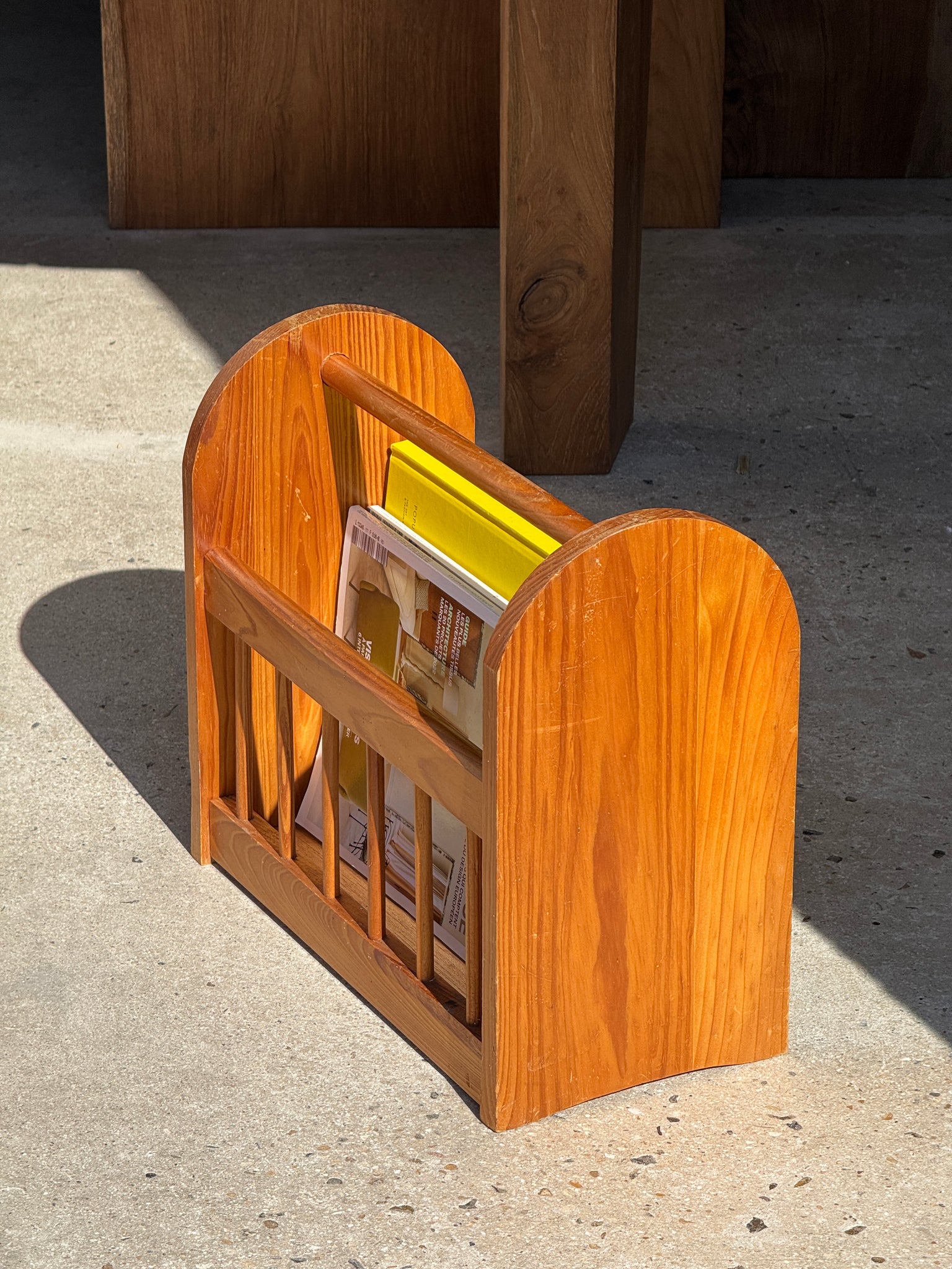 Porte-revue en pin 35x40