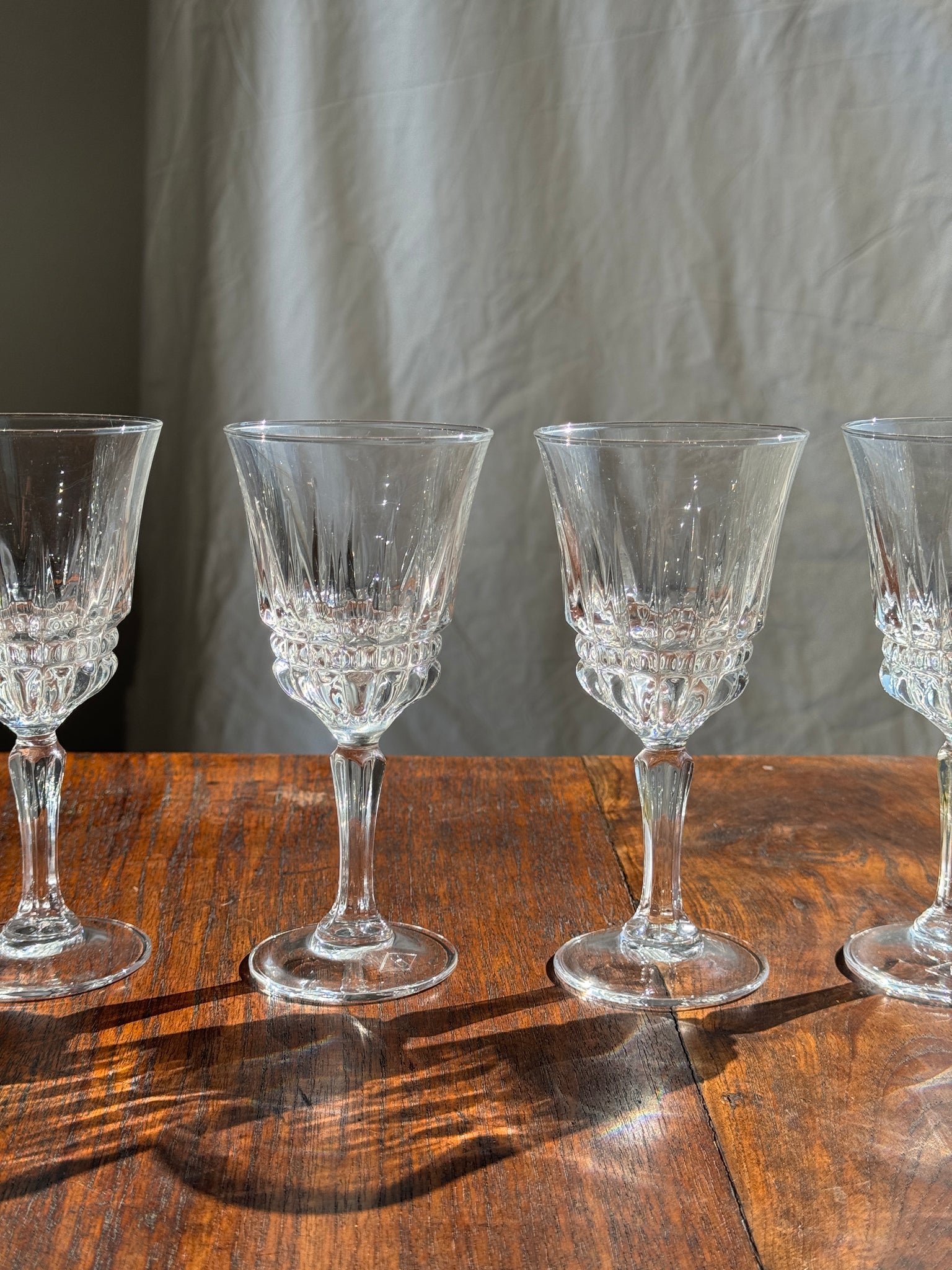 Lot de 5 verres classiques évasés à pied