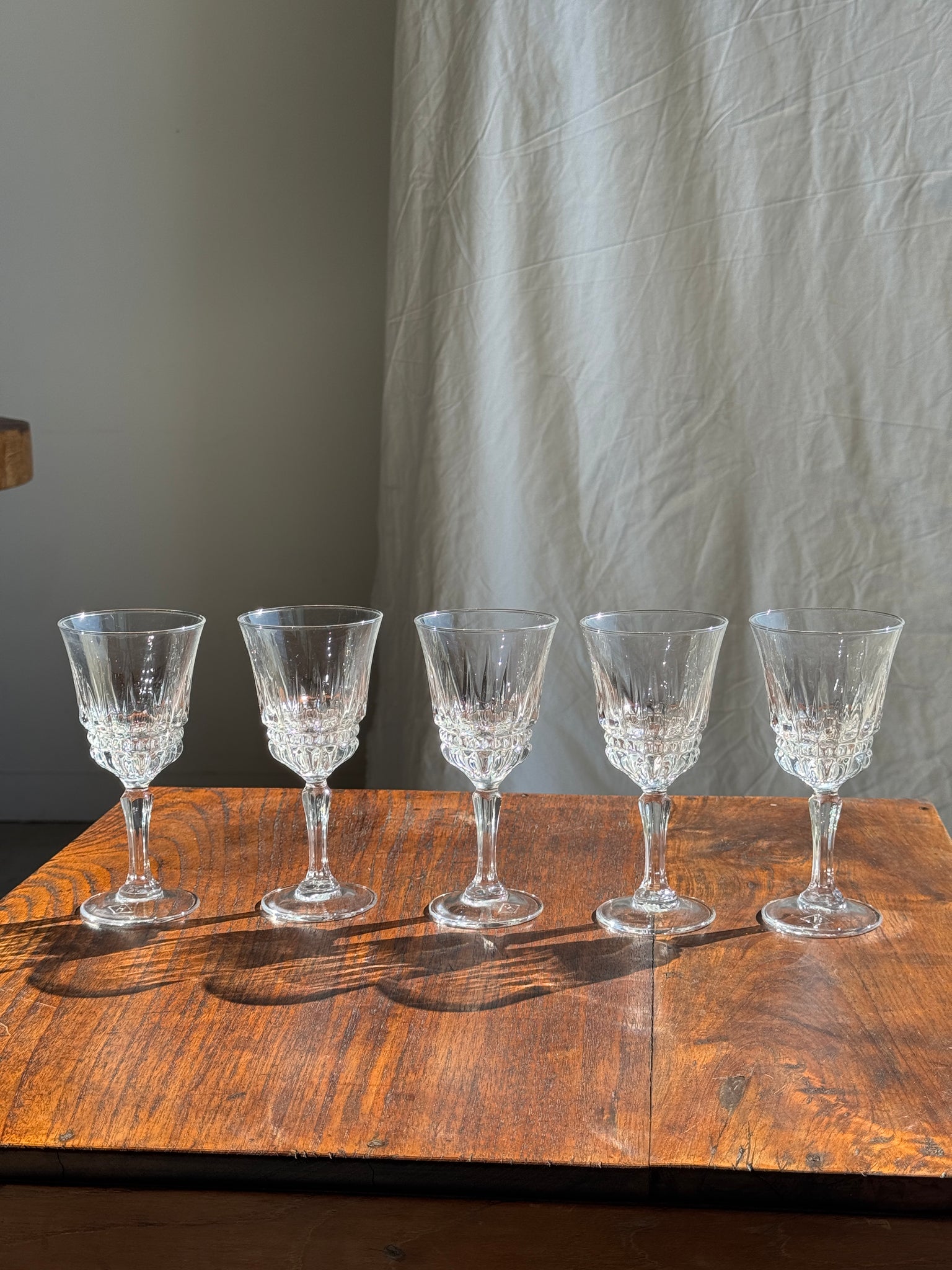 Lot de 5 verres classiques évasés à pied
