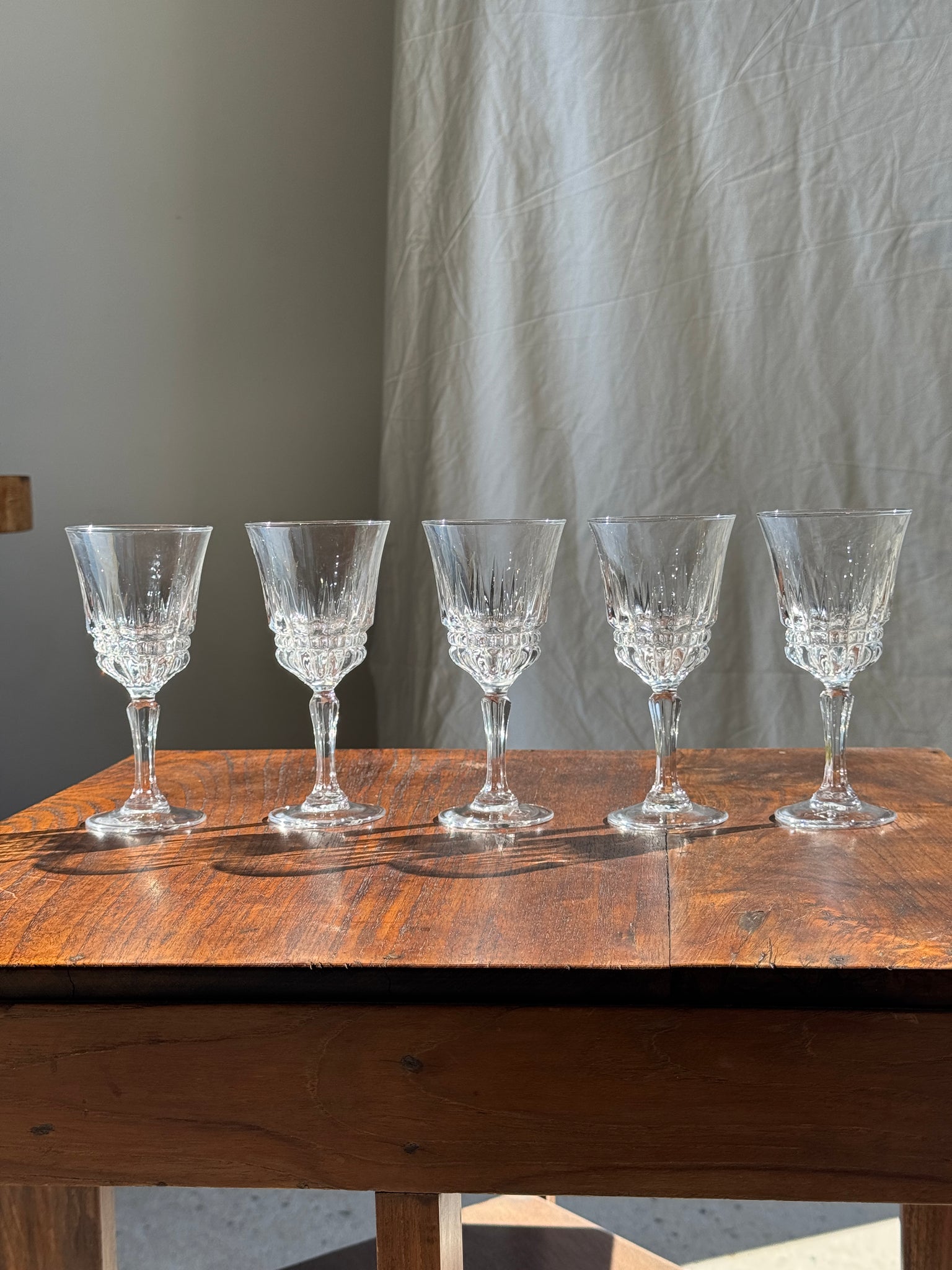 Lot de 5 verres classiques évasés à pied