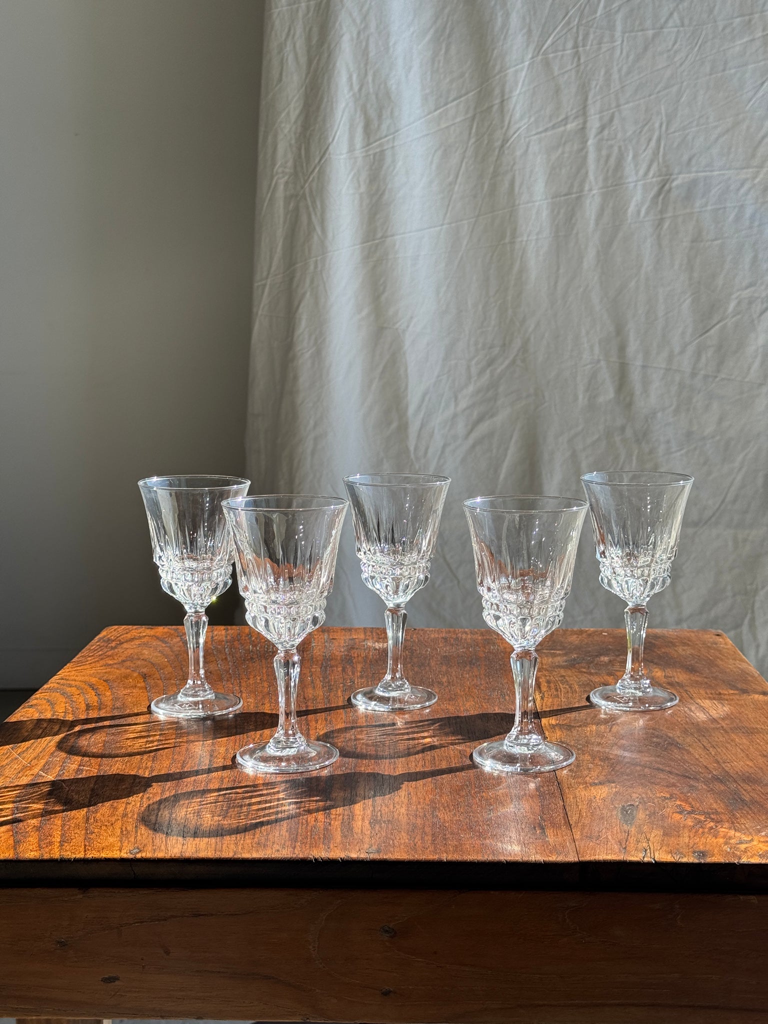 Lot de 5 verres classiques évasés à pied