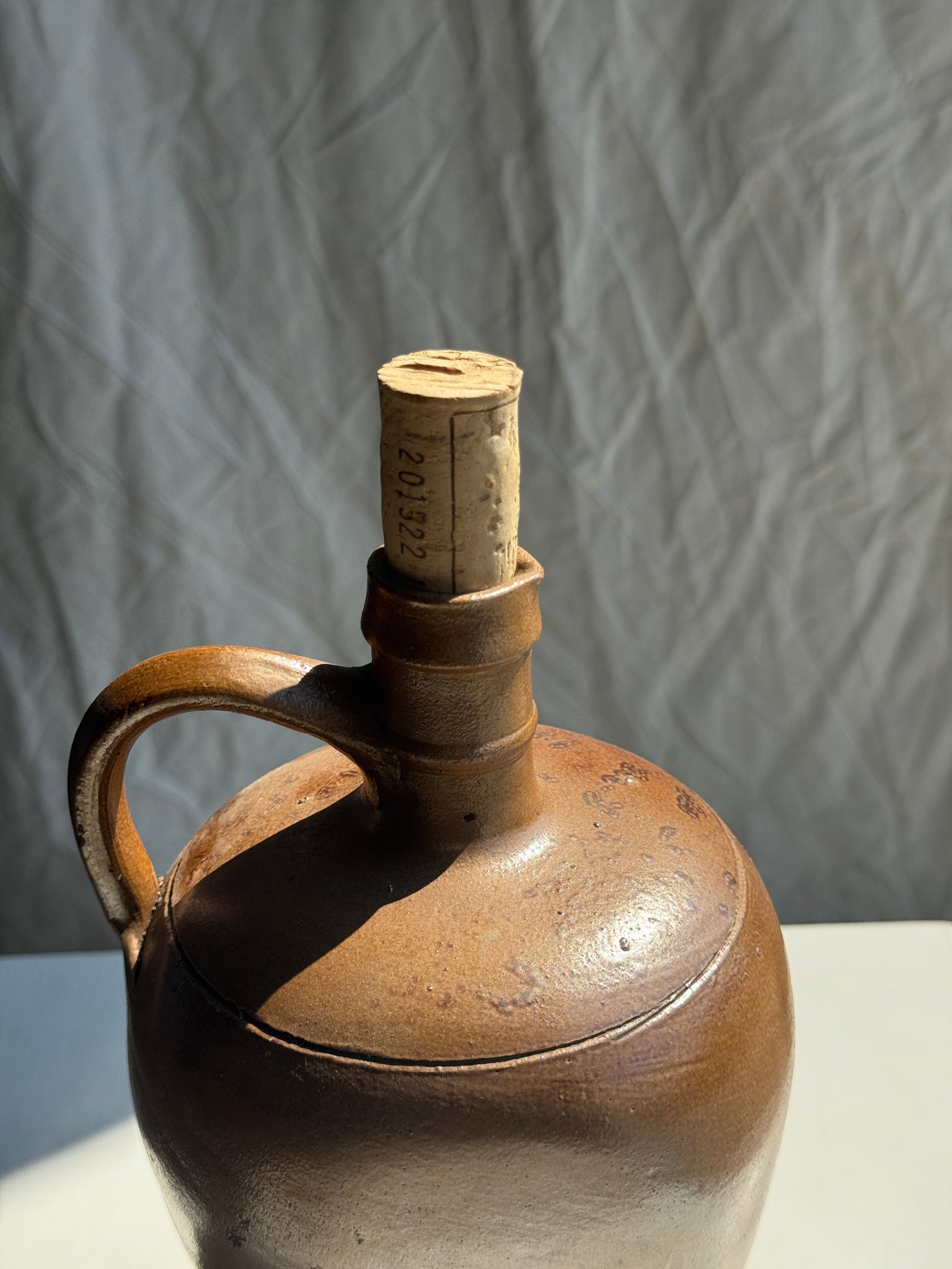 Jarre brune vernissée à anse H23,5