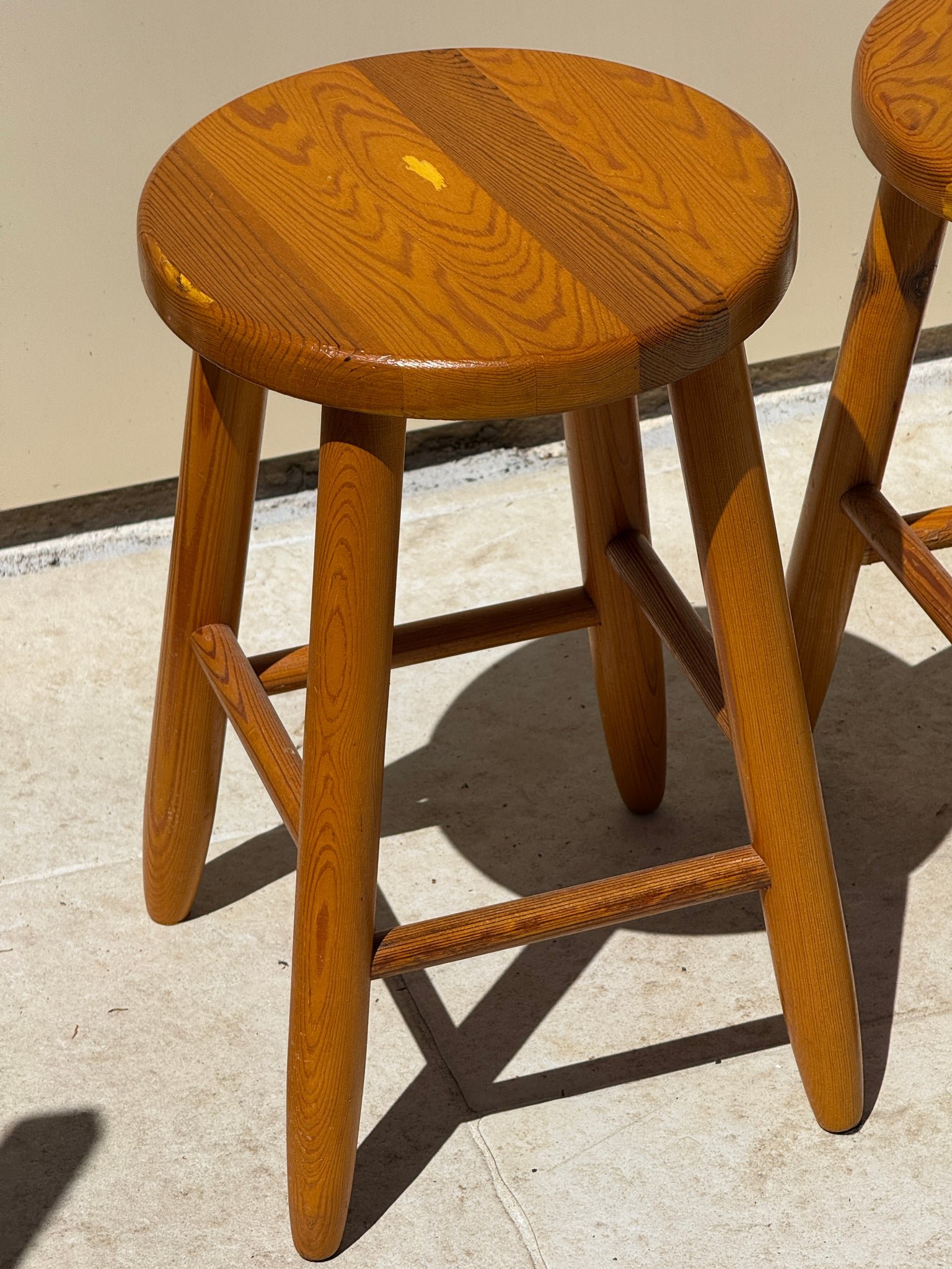 Tabouret en pin quadripode vintage