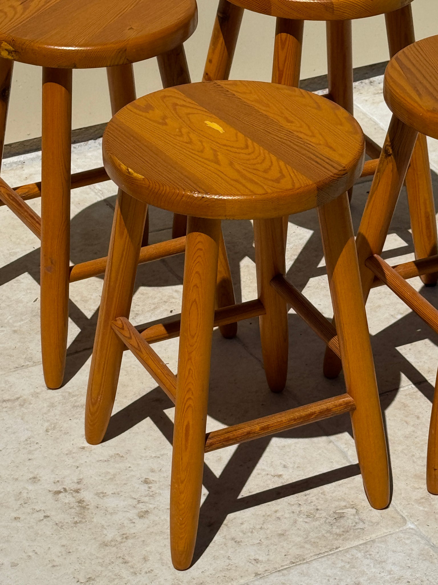 Tabouret en pin quadripode vintage