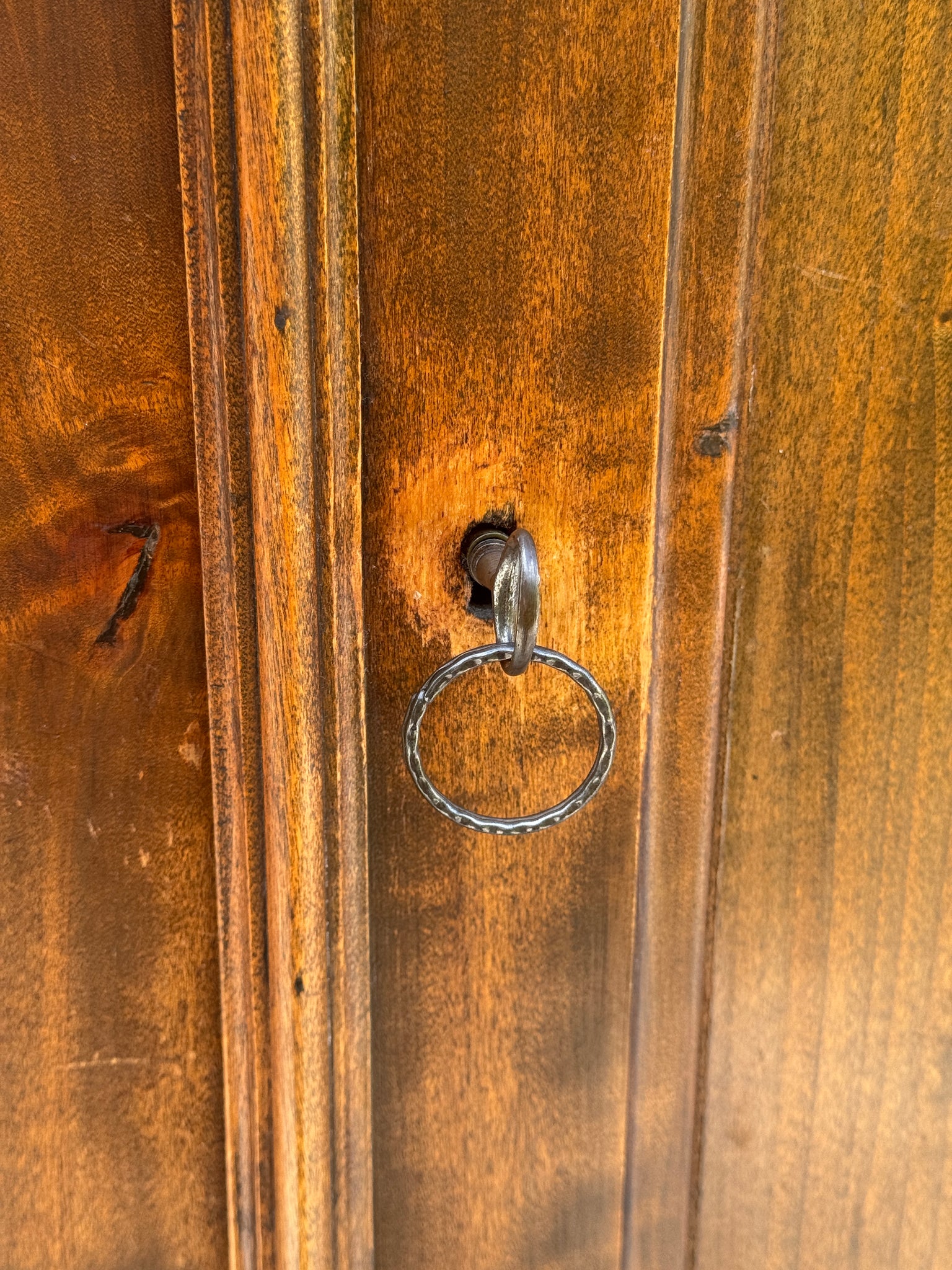 Grande armoire en bois massif XIXe Biedermeier
