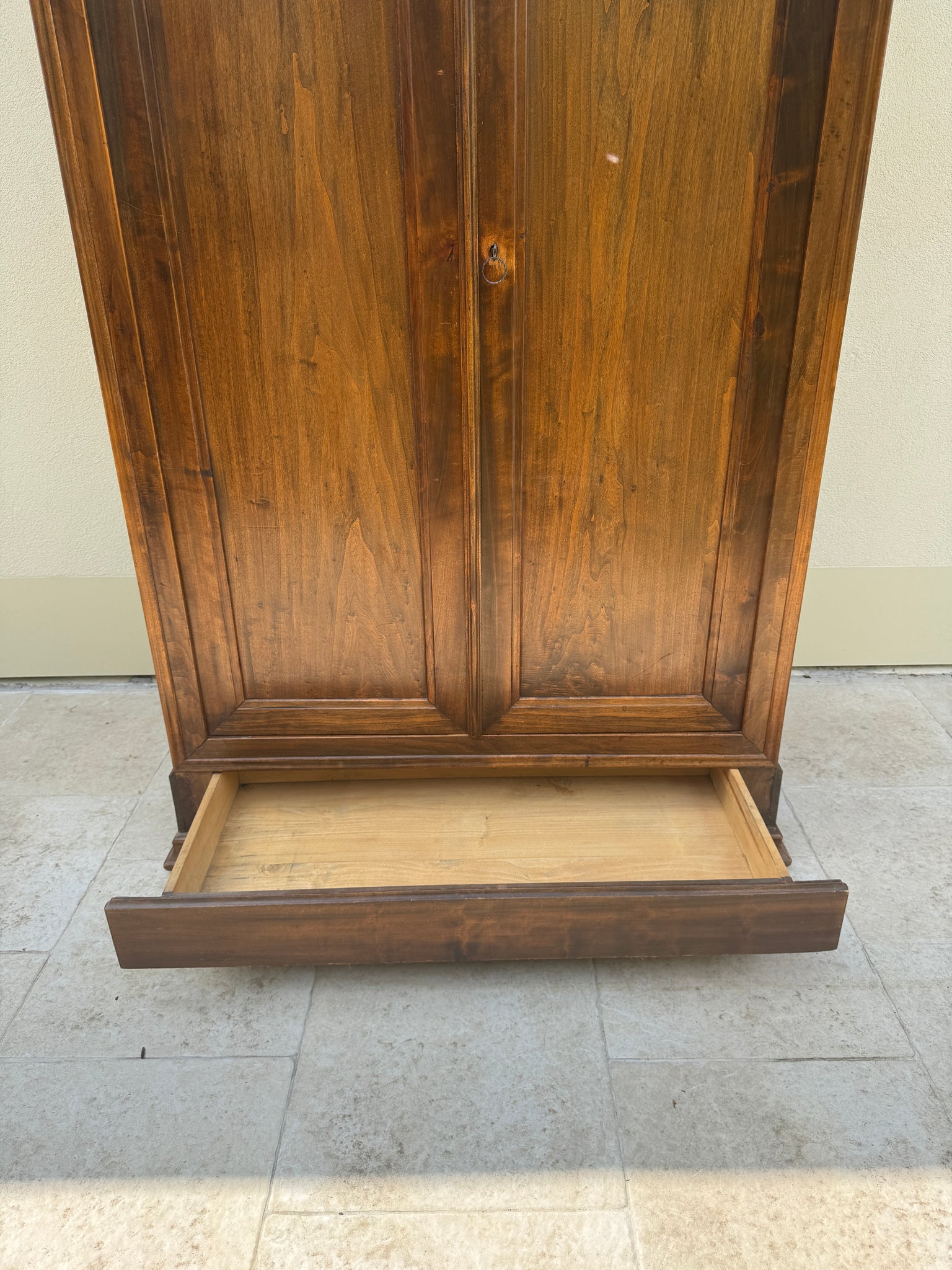 Grande armoire en bois massif XIXe Biedermeier