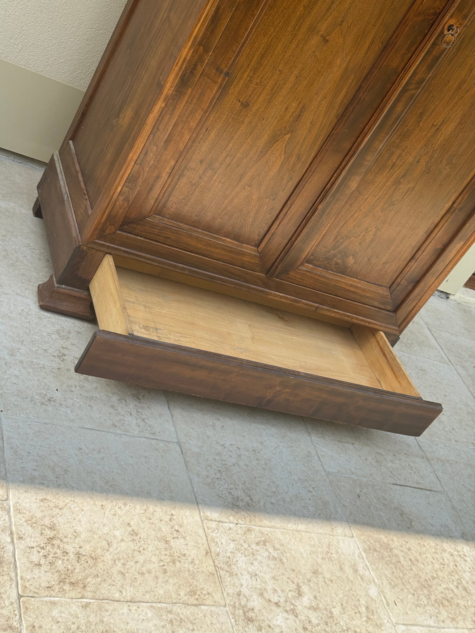 Grande armoire en bois massif XIXe Biedermeier