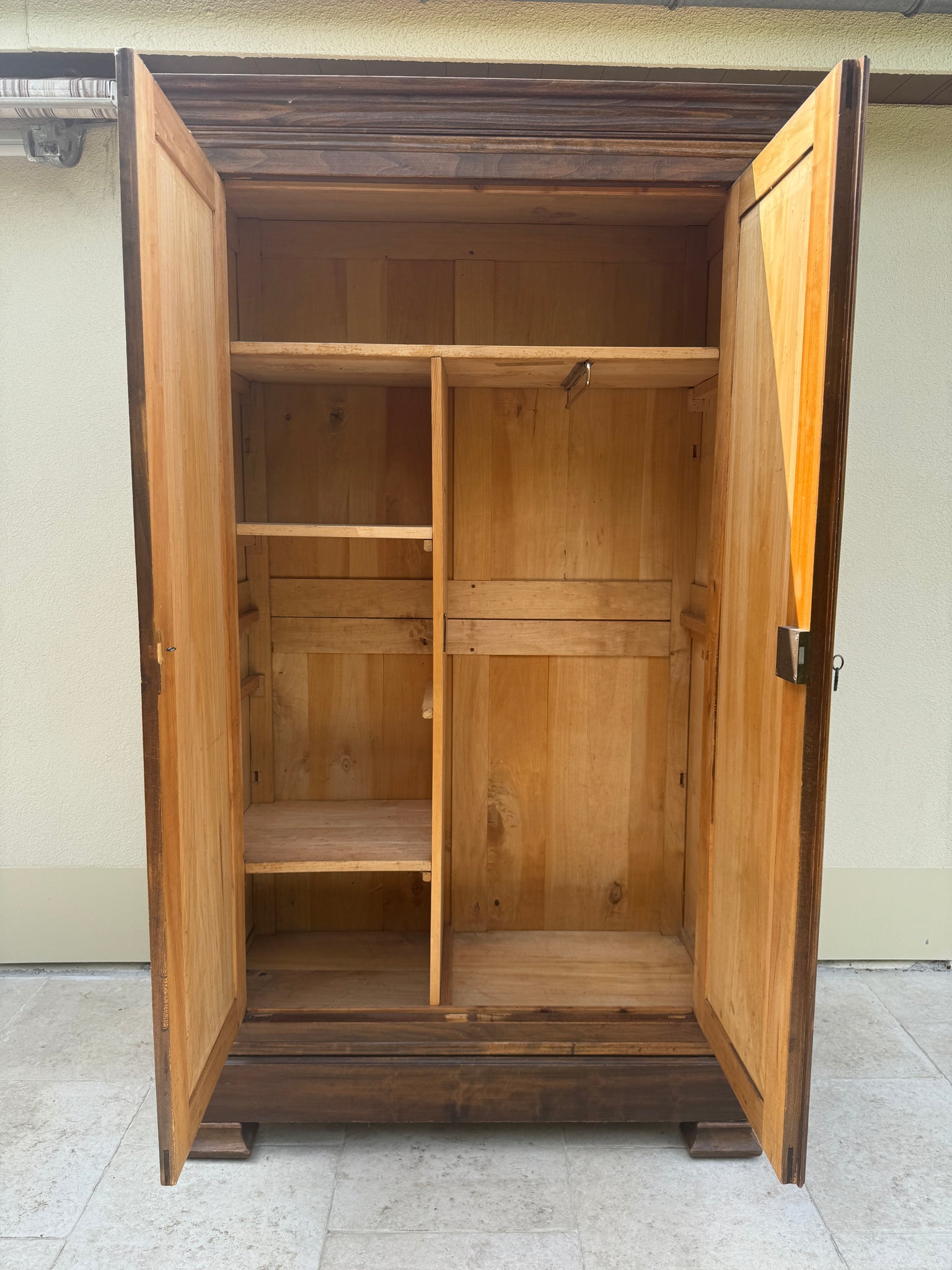 Grande armoire en bois massif XIXe Biedermeier