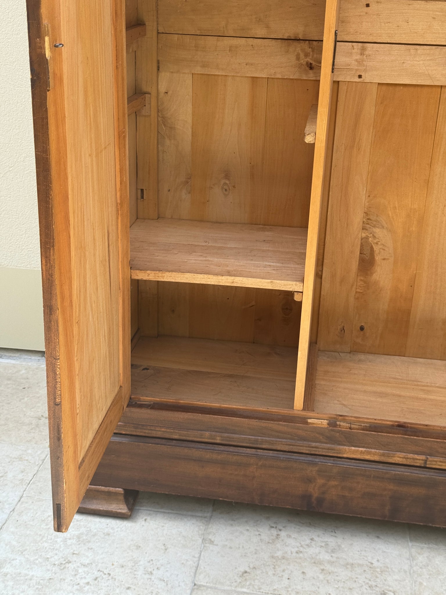 Grande armoire en bois massif XIXe Biedermeier
