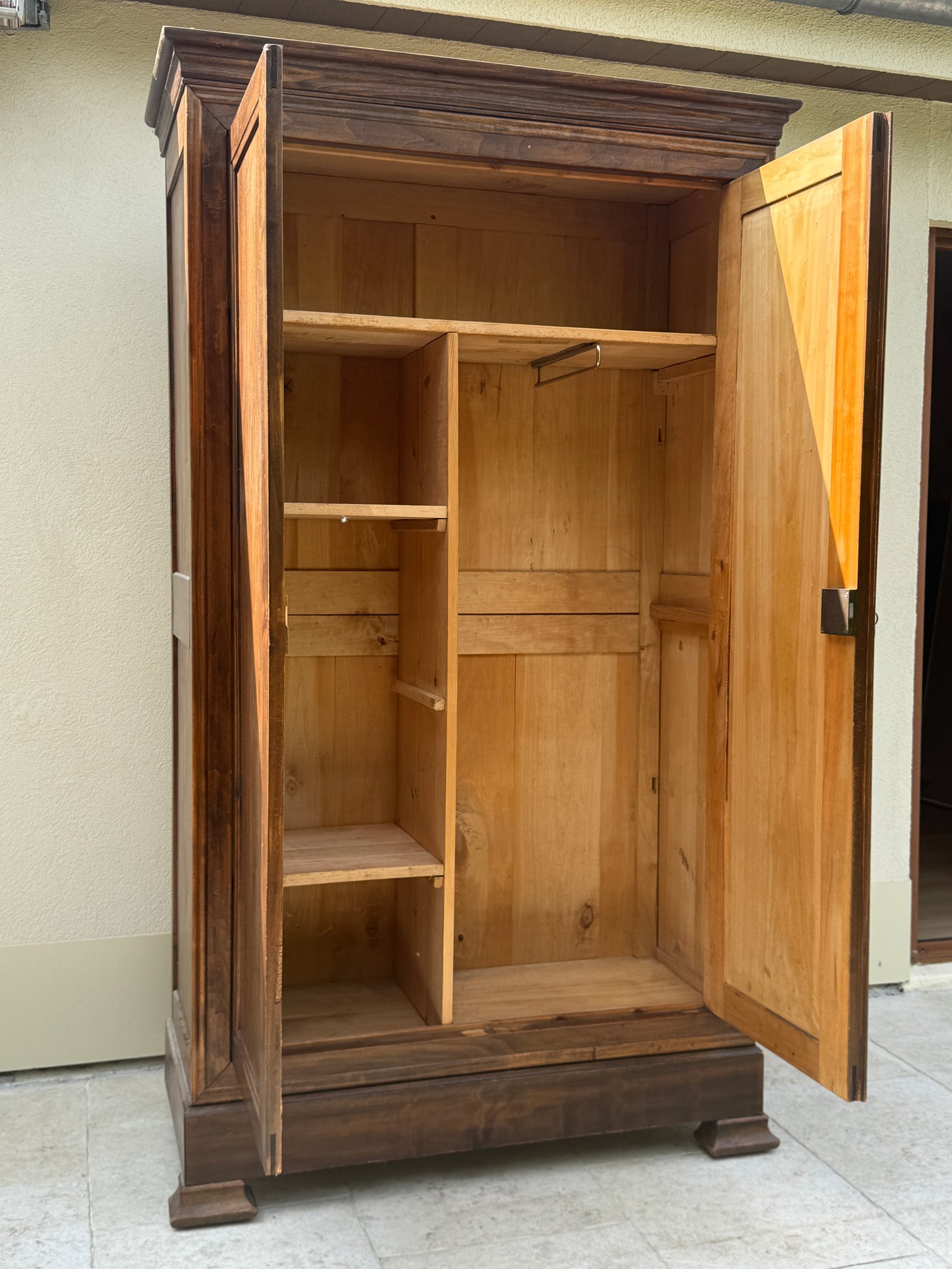 Grande armoire en bois massif XIXe Biedermeier
