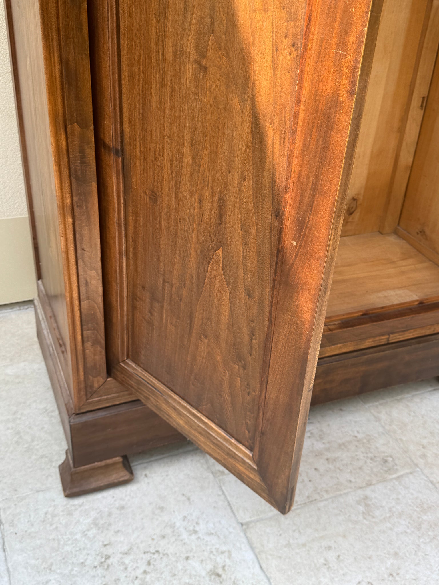 Grande armoire en bois massif XIXe Biedermeier