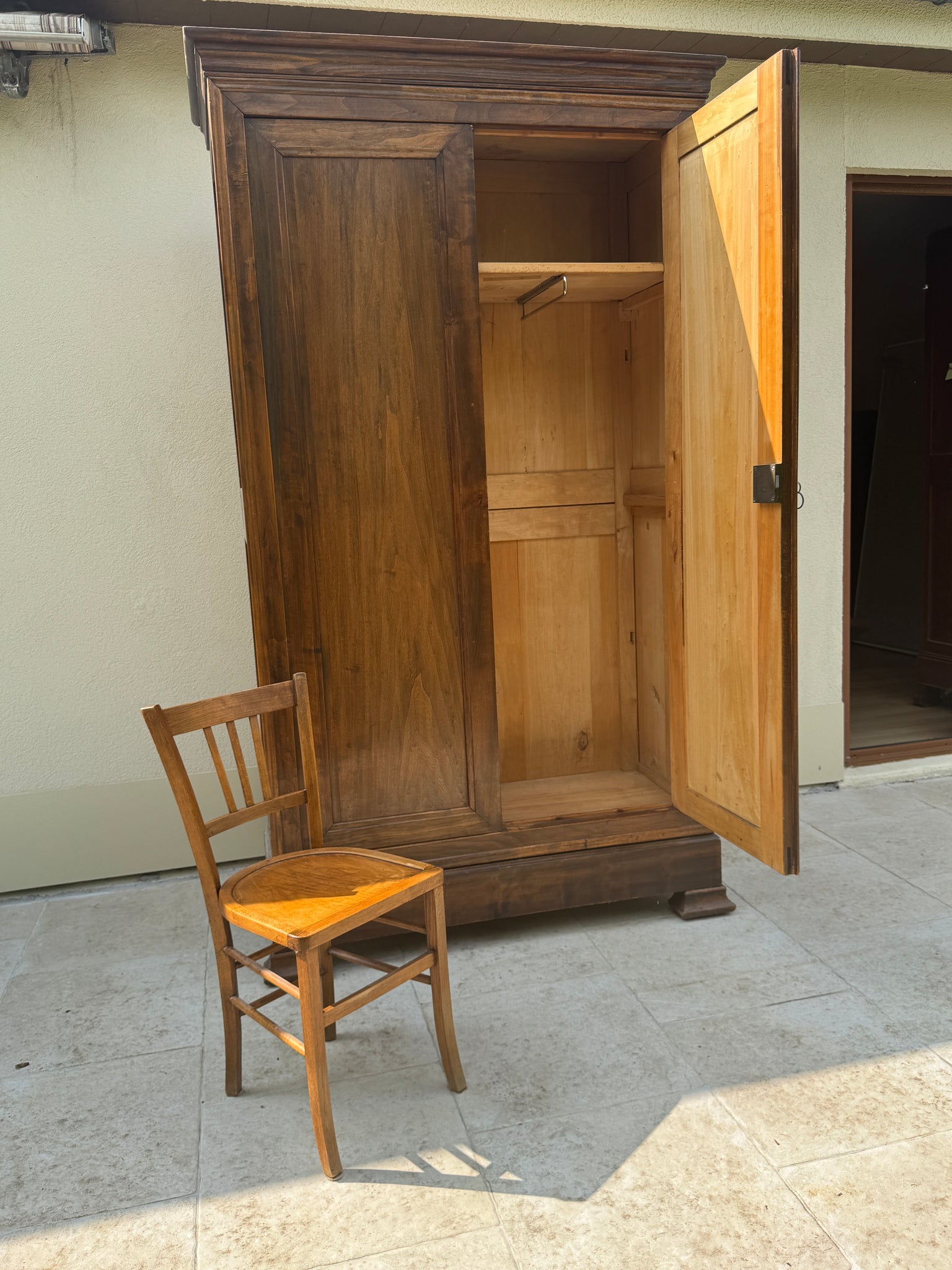 Grande armoire en bois massif XIXe Biedermeier