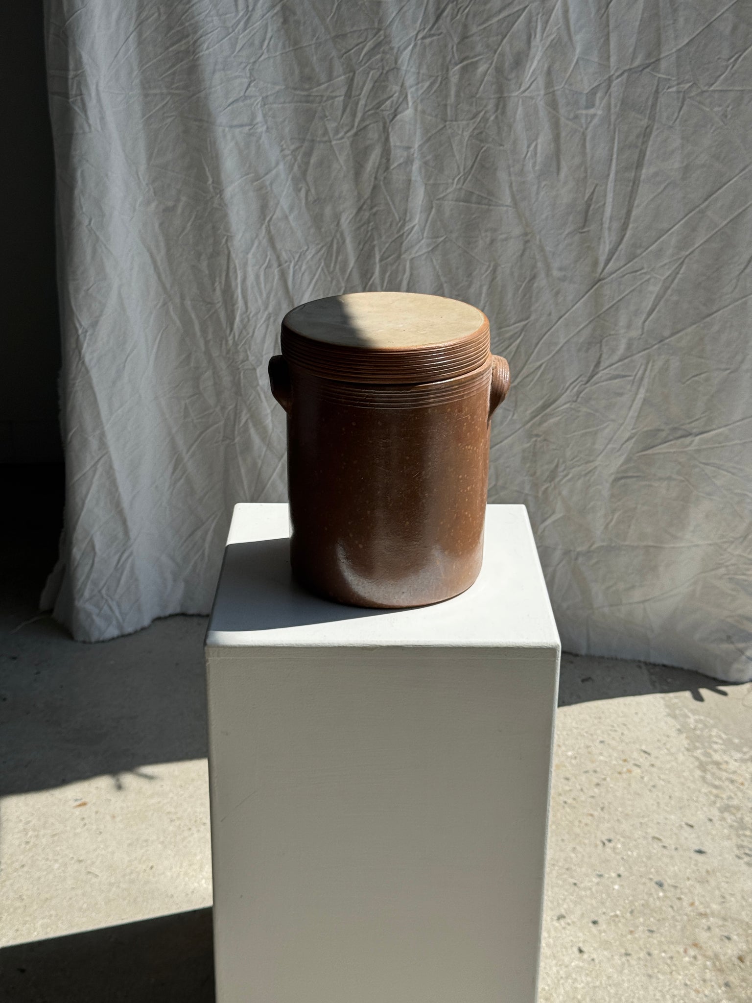Grand pot en grès droit, Made in France, à couvercle H24