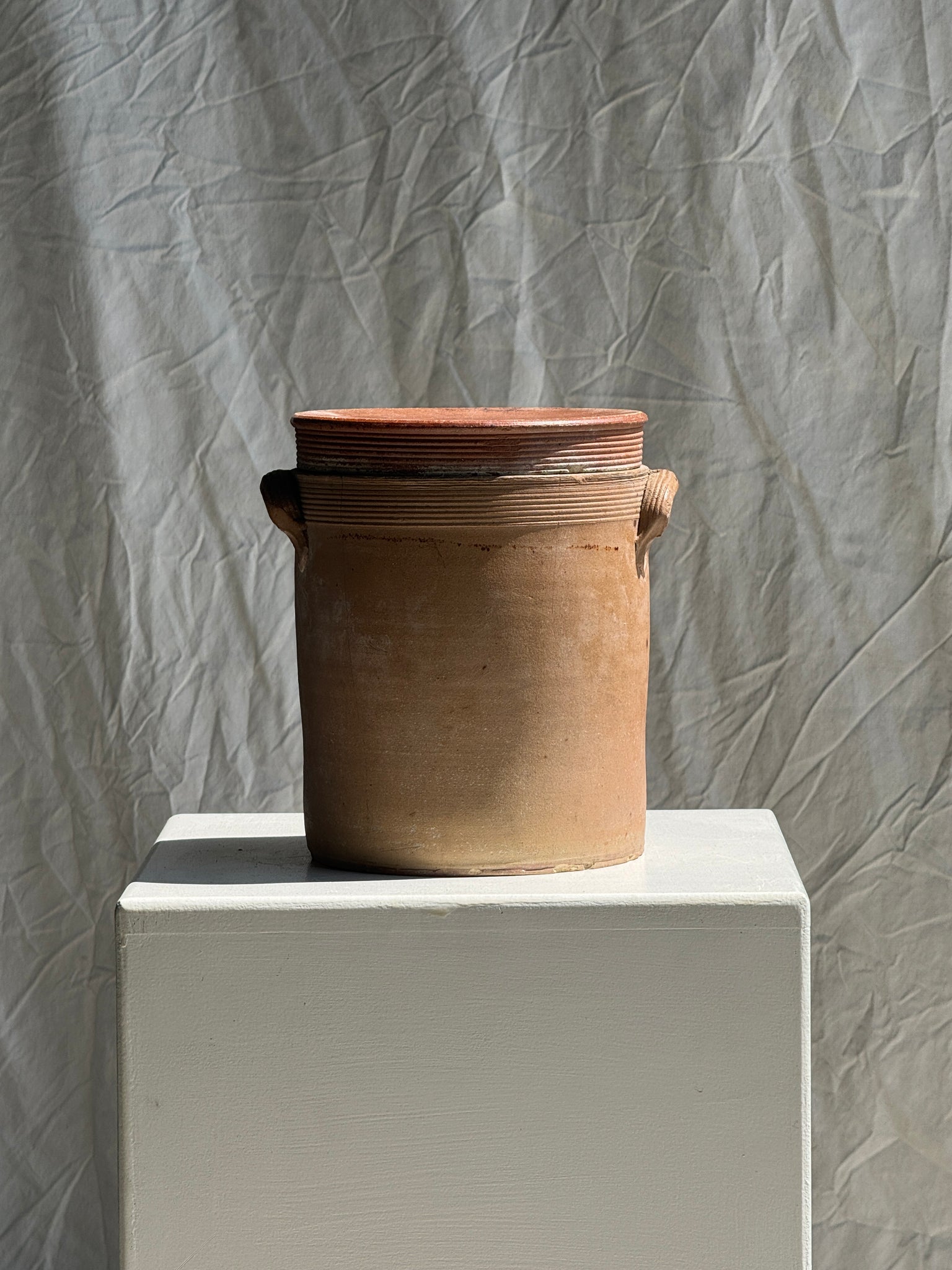 Moyen pot en grès avec couvercle H20,5