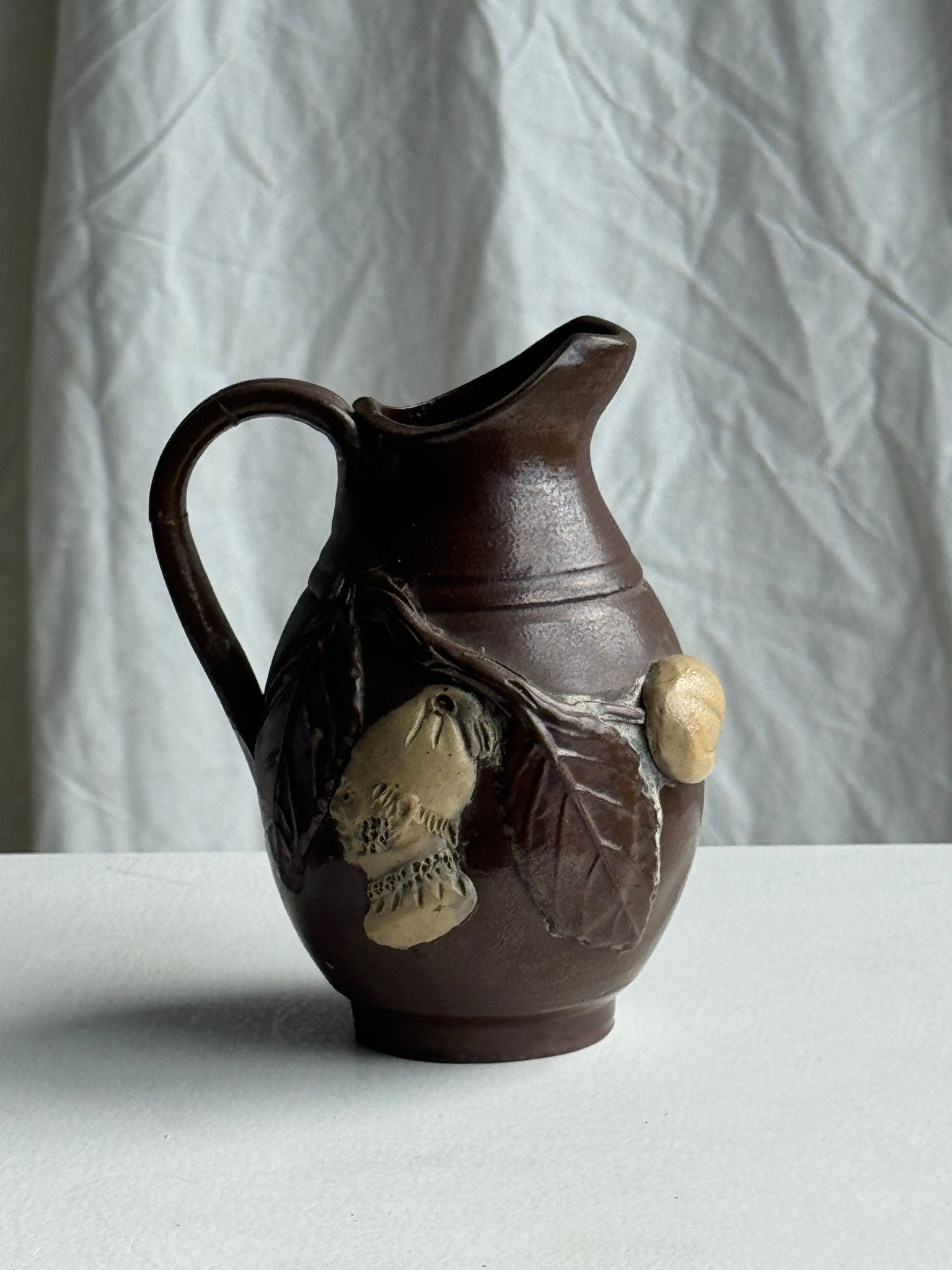 Mini verseuse à motif figuratif brune Turgis, Noron la Poterie