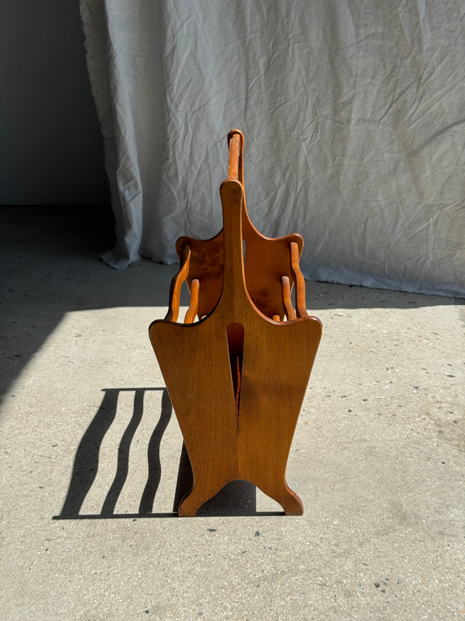 Porte-revue en bois vintage vaguelettes