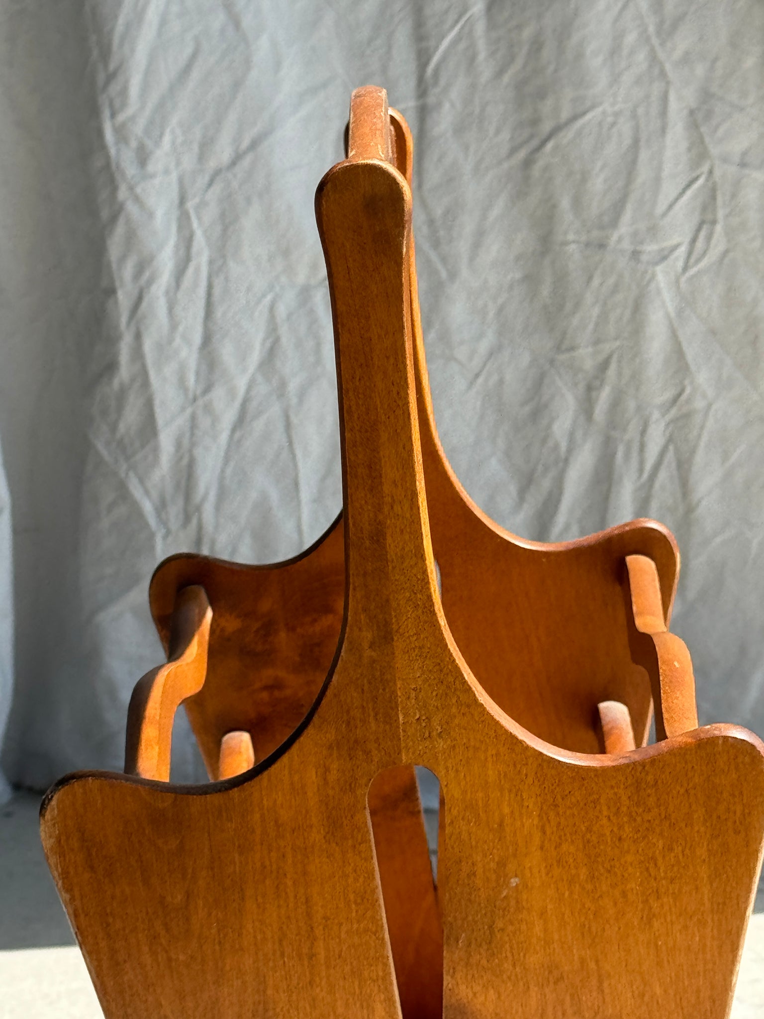 Porte-revue en bois vintage vaguelettes