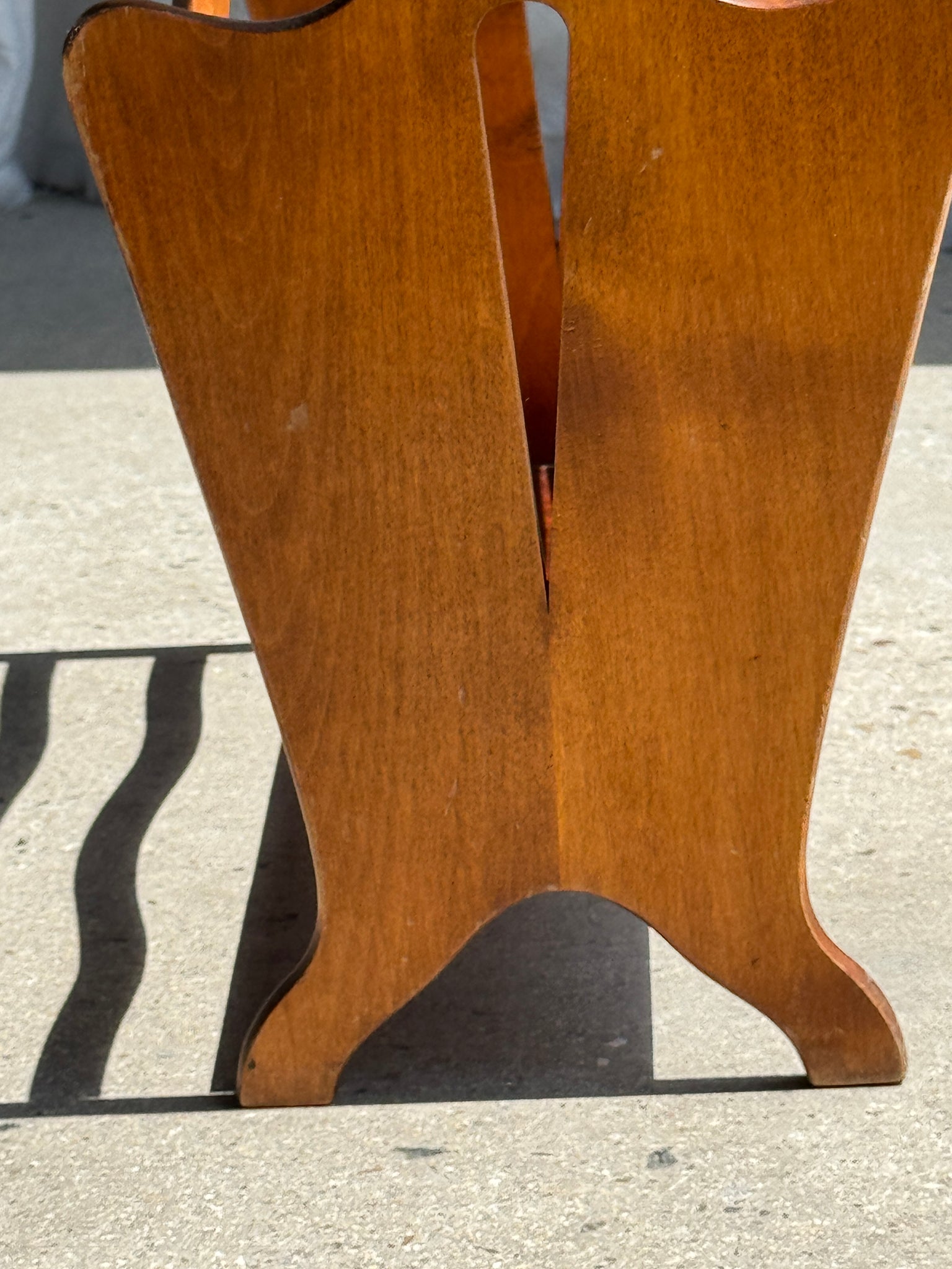 Porte-revue en bois vintage vaguelettes