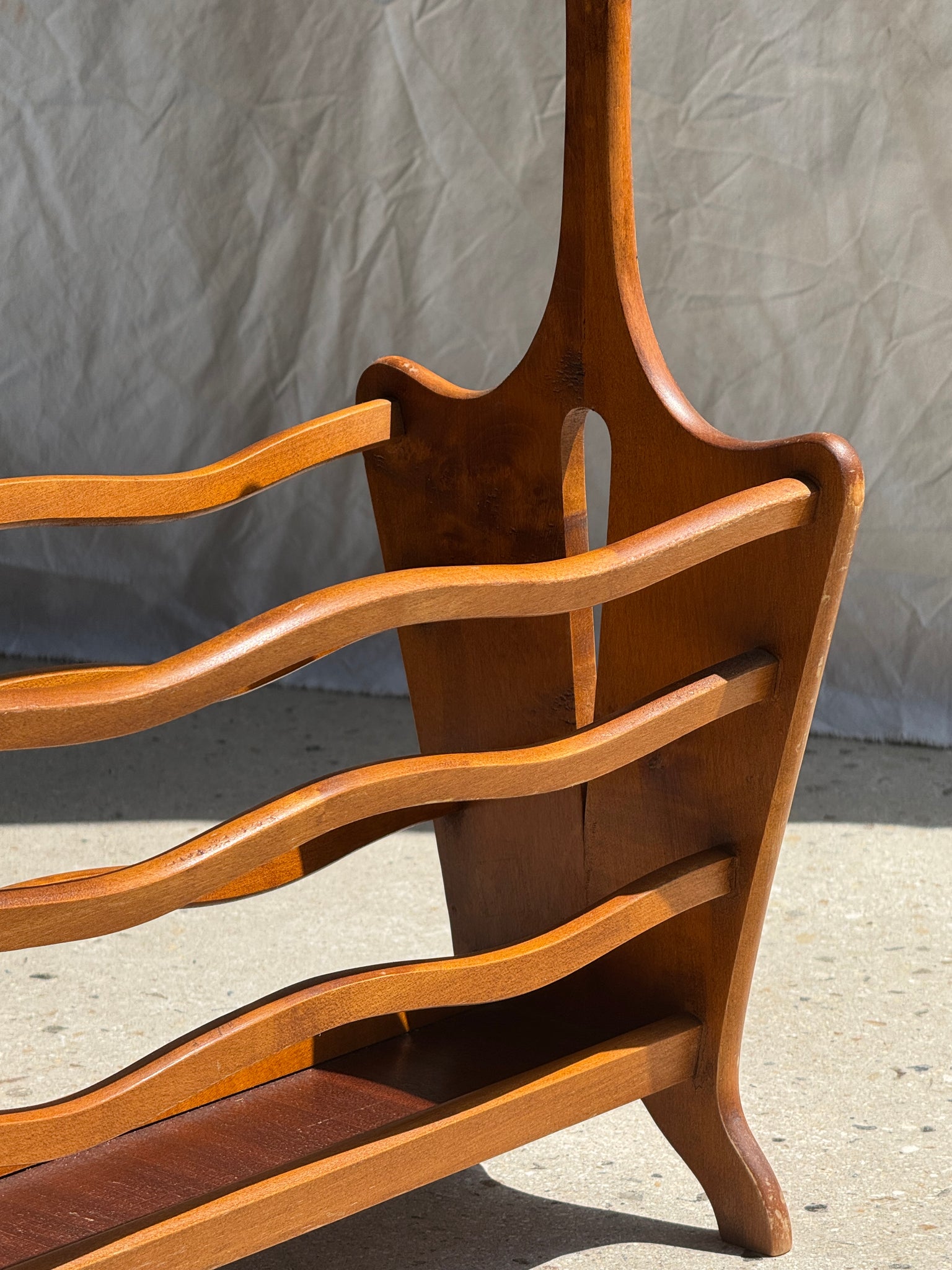 Porte-revue en bois vintage vaguelettes