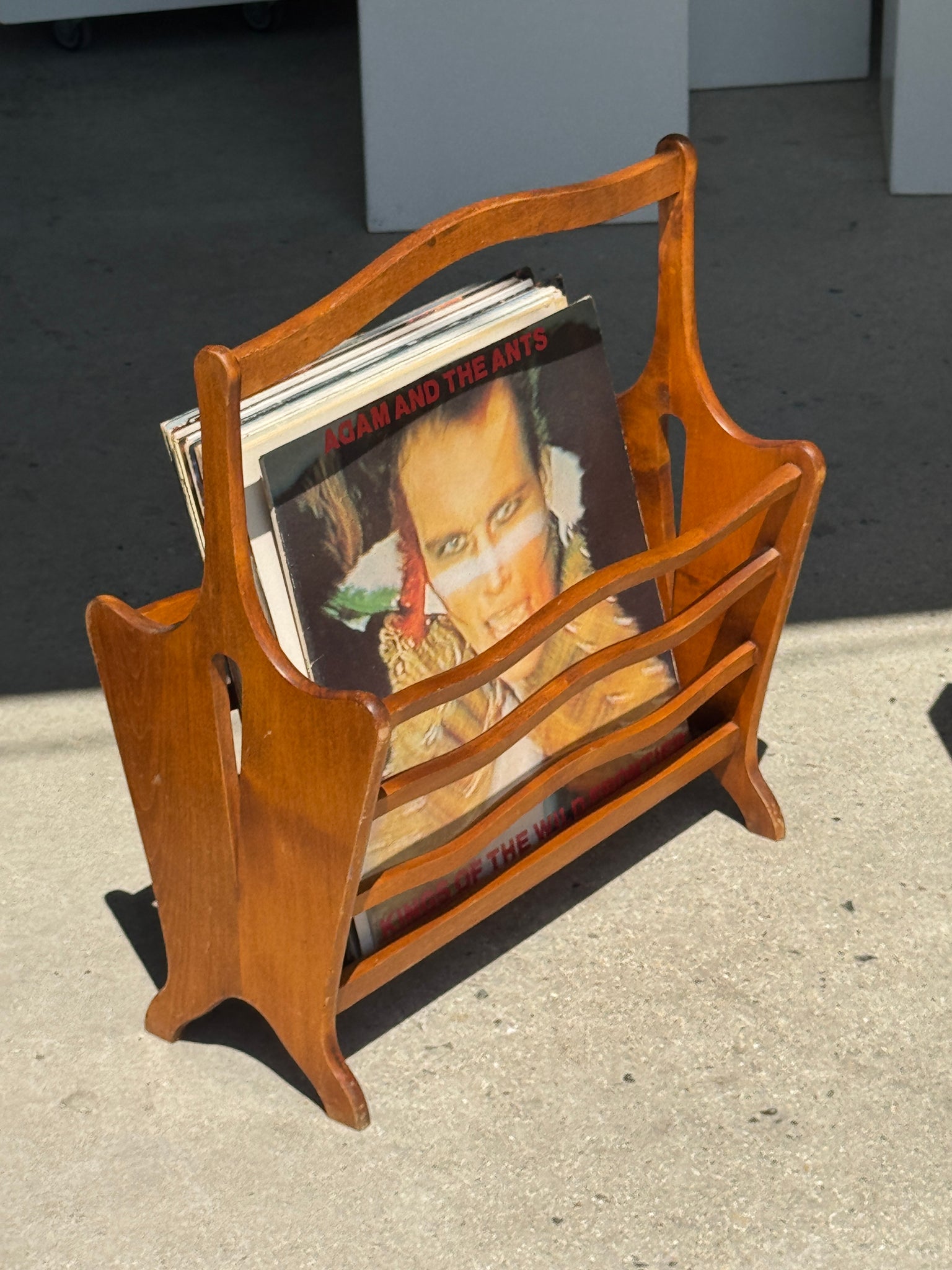 Porte-revue en bois vintage vaguelettes